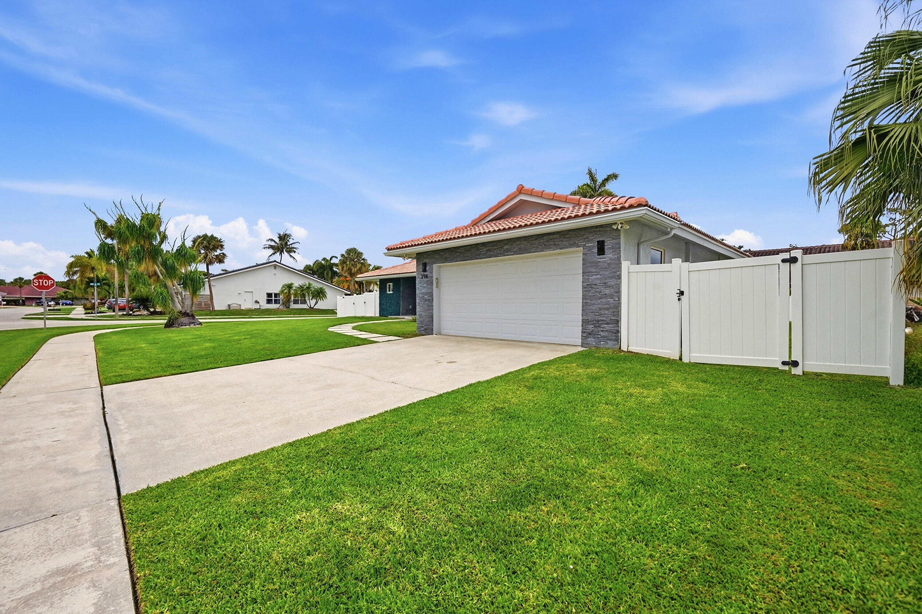 PARADISE PALMS UNIT 5 - Residential Lease