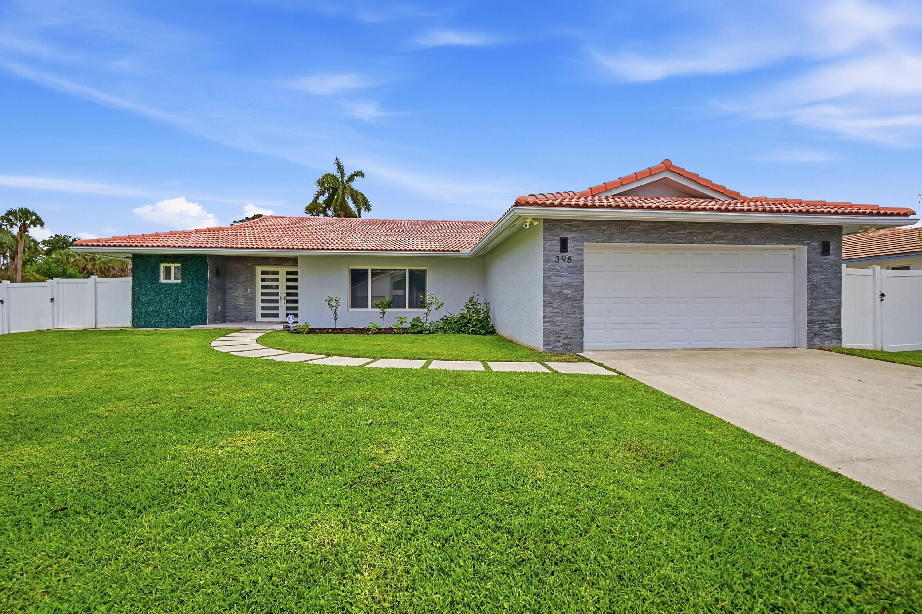 PARADISE PALMS UNIT 5 - Residential Lease