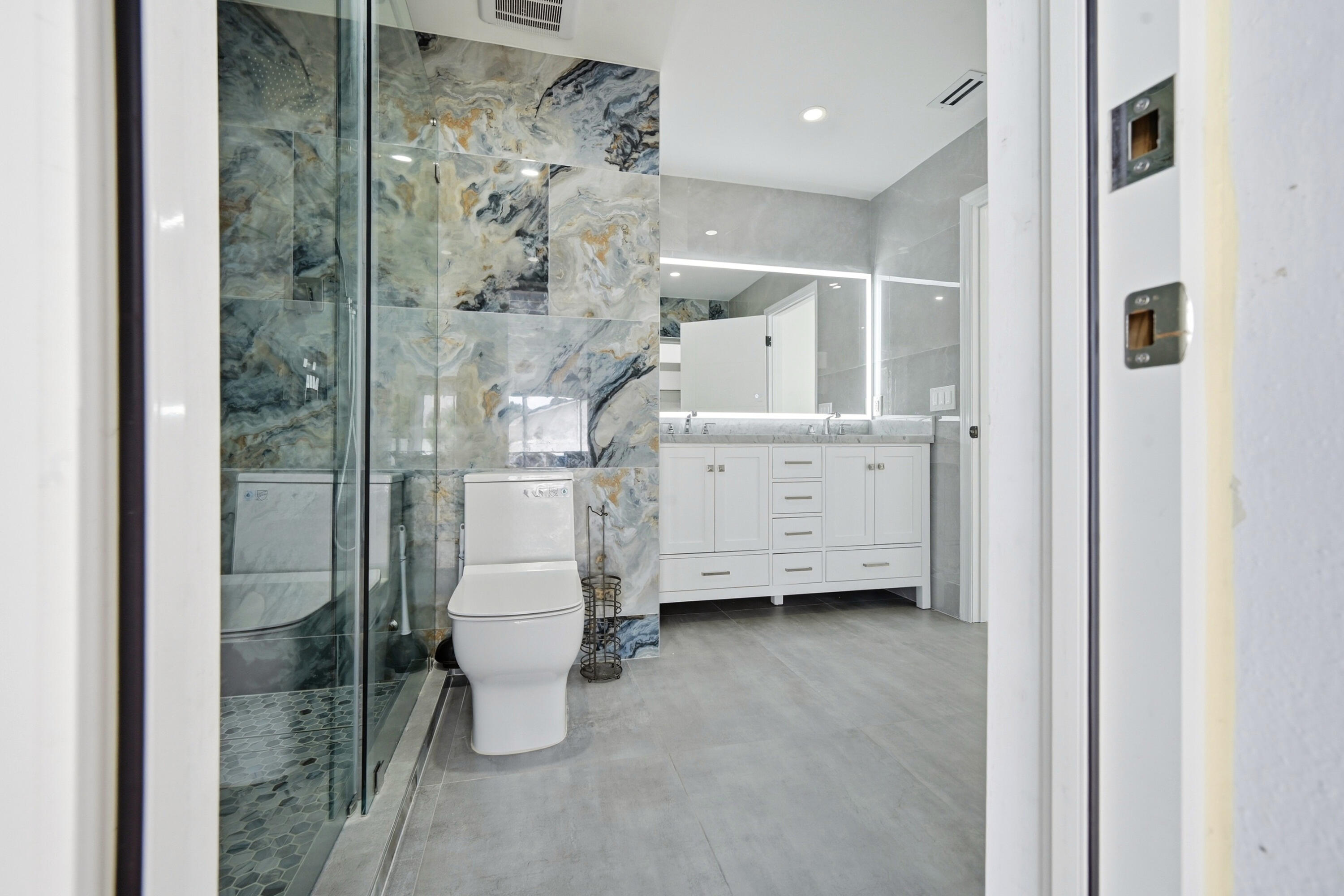 PARADISE PALMS UNIT 5 - Residential Lease