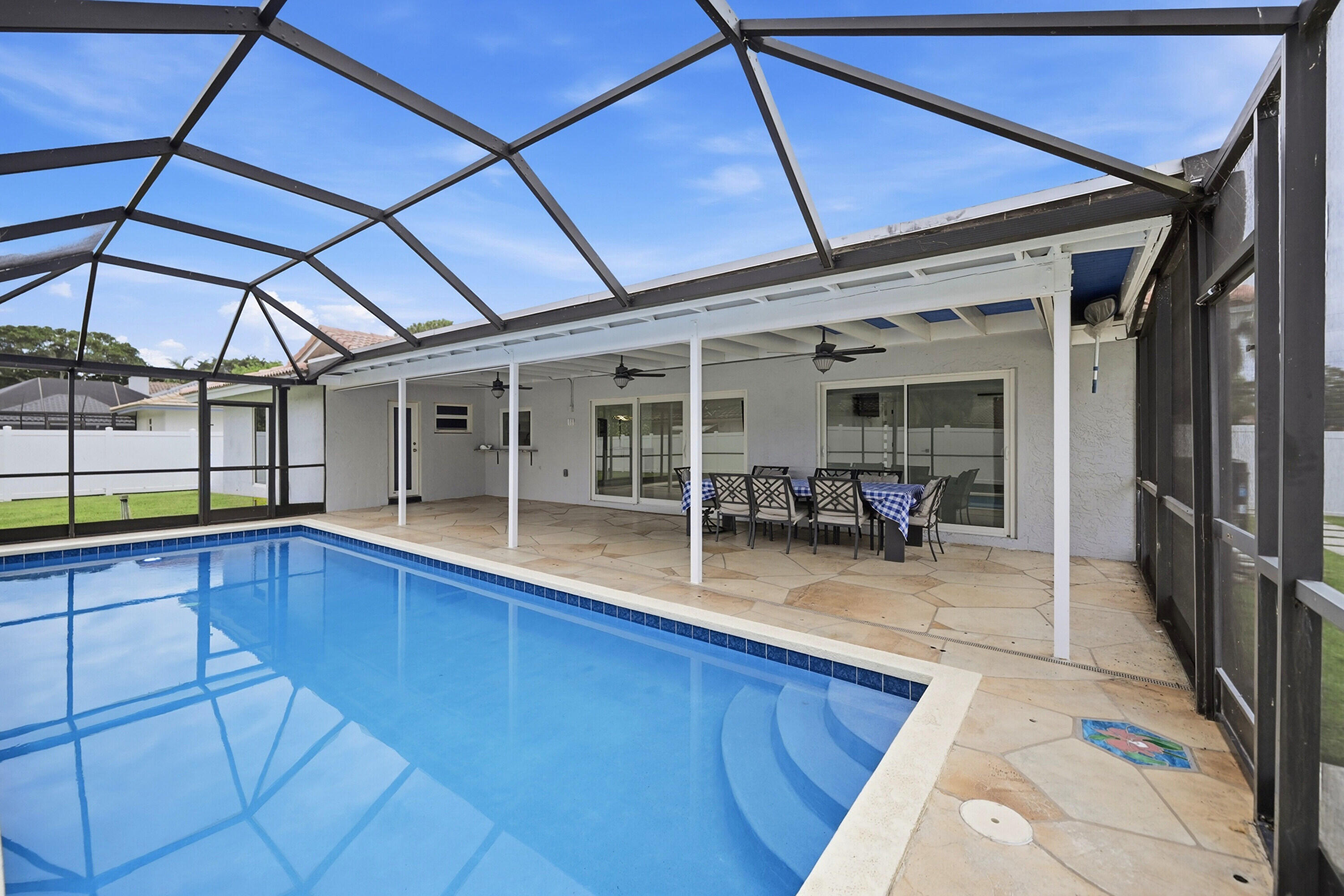 PARADISE PALMS UNIT 5 - Residential Lease