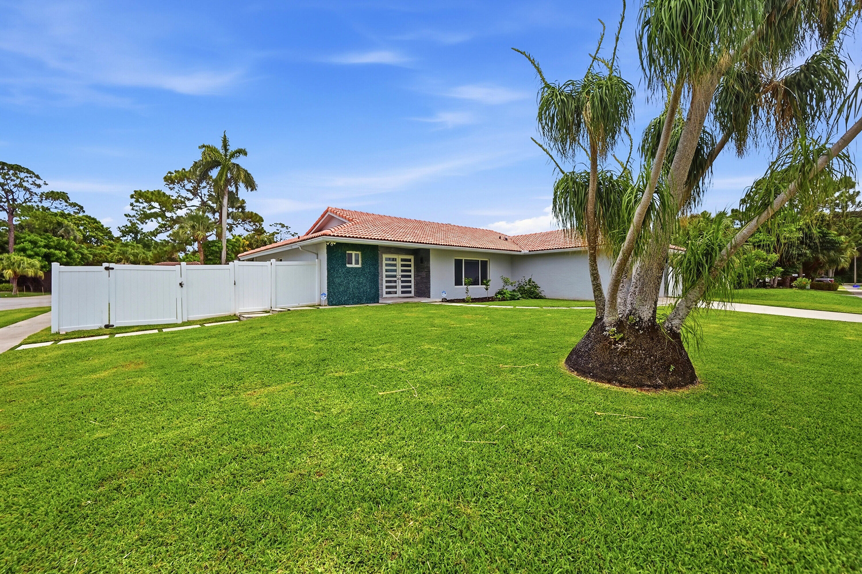 PARADISE PALMS UNIT 5 - Residential Lease