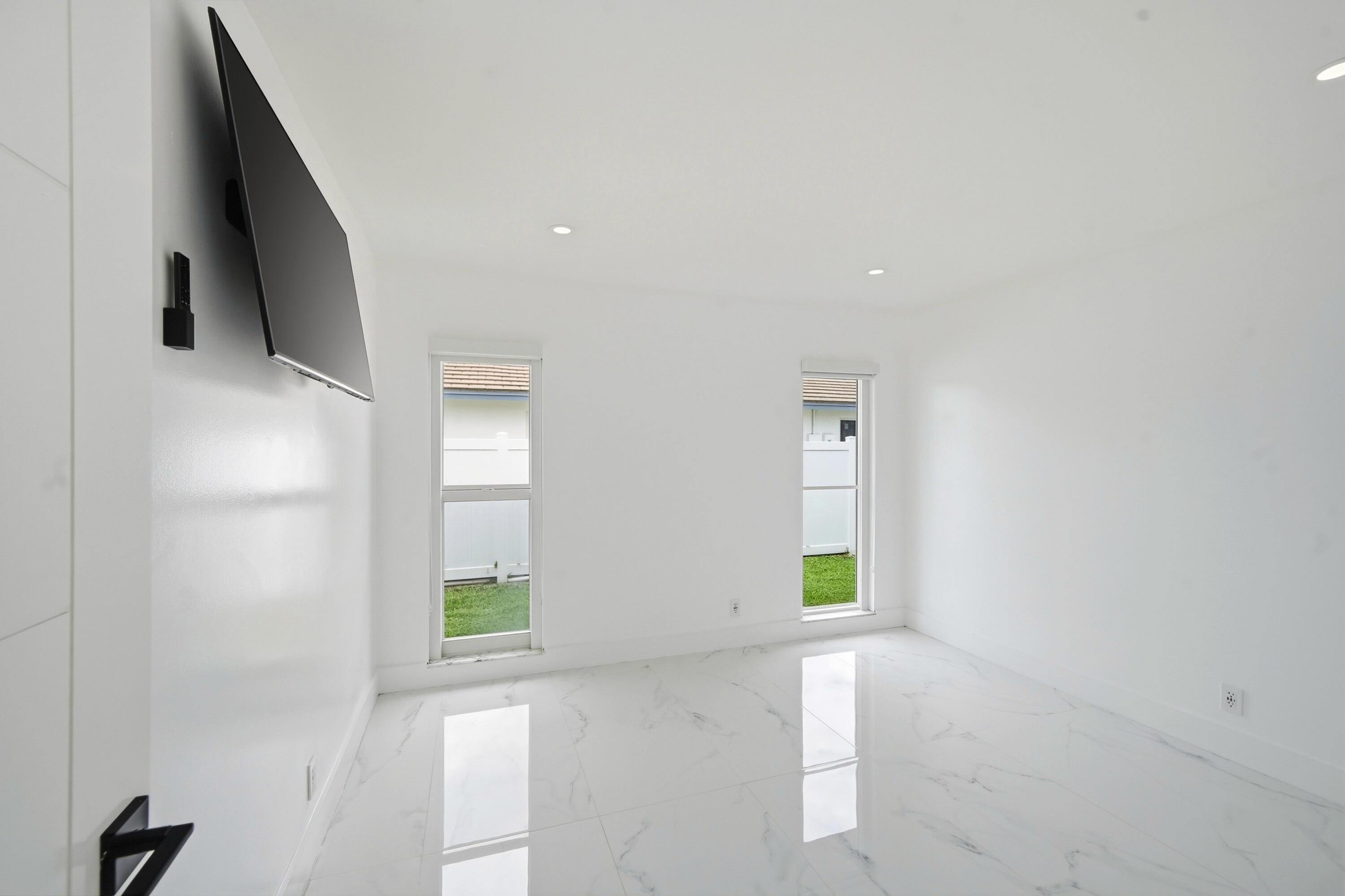 PARADISE PALMS UNIT 5 - Residential Lease