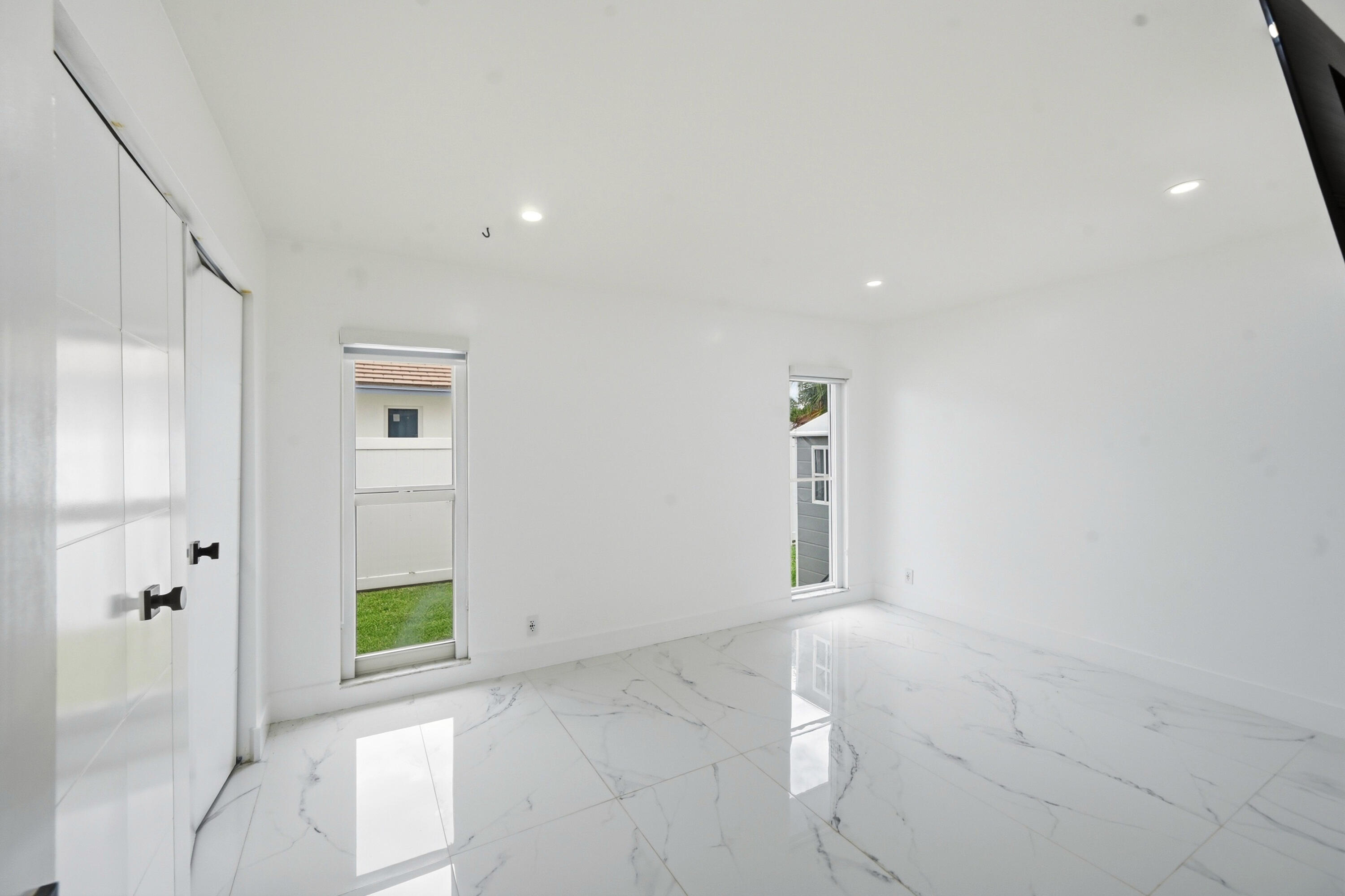 PARADISE PALMS UNIT 5 - Residential Lease