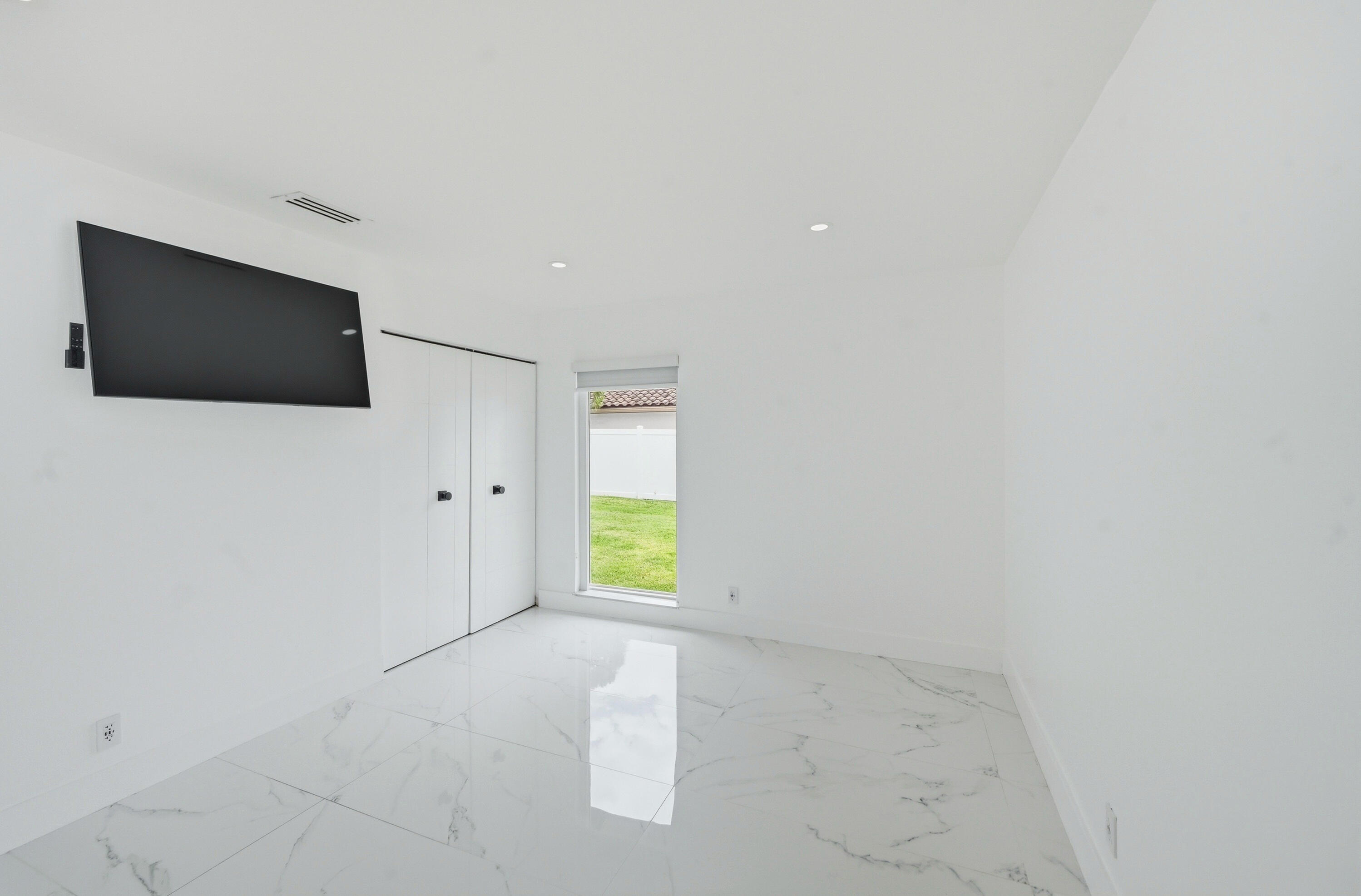 PARADISE PALMS UNIT 5 - Residential Lease