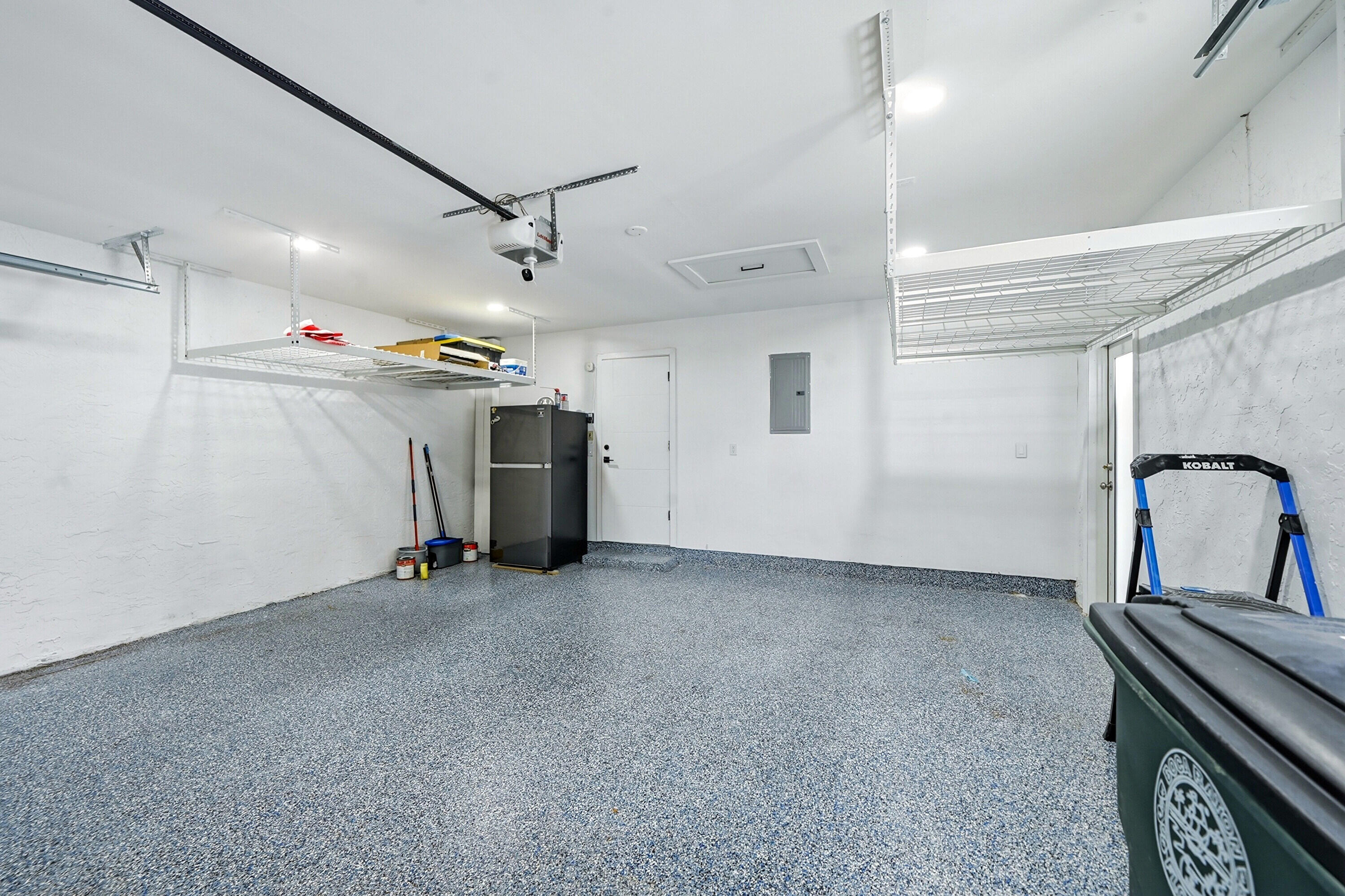PARADISE PALMS UNIT 5 - Residential Lease