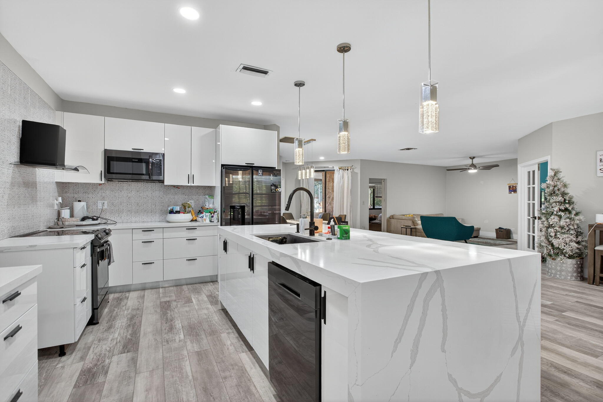 GLEN CONDOMINIUM 1 - Residential Lease
