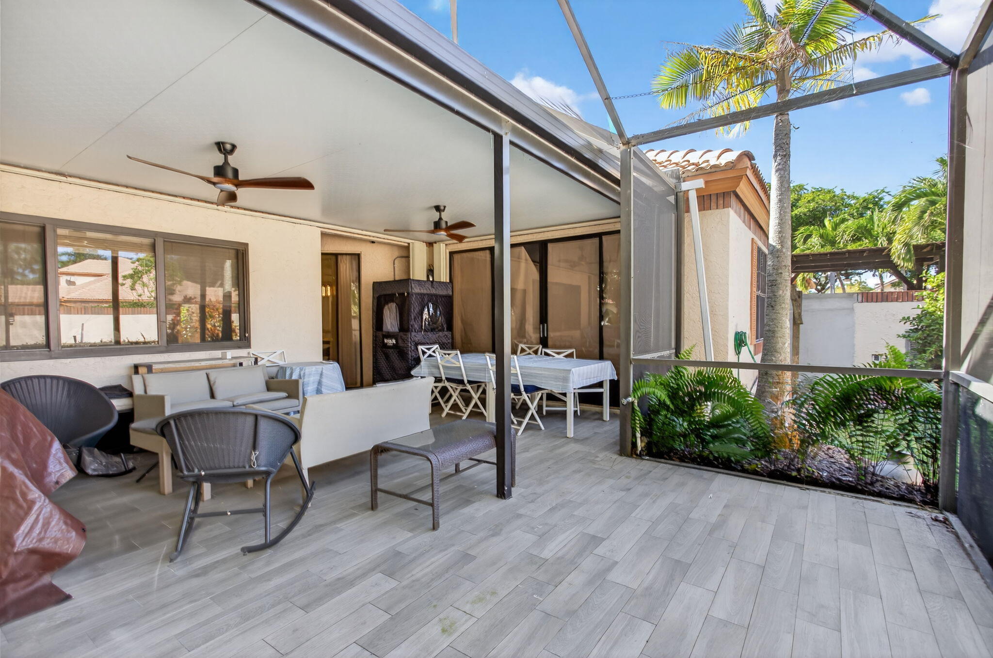 GLEN CONDOMINIUM 1 - Residential Lease