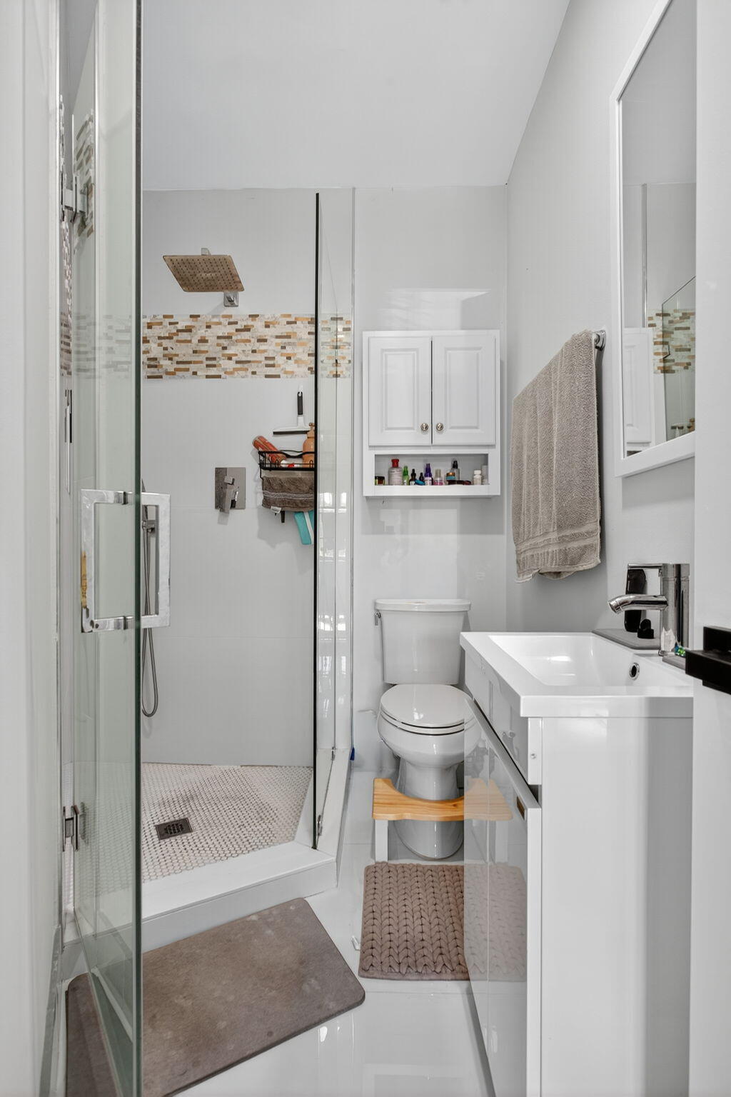 GLEN CONDOMINIUM 1 - Residential Lease