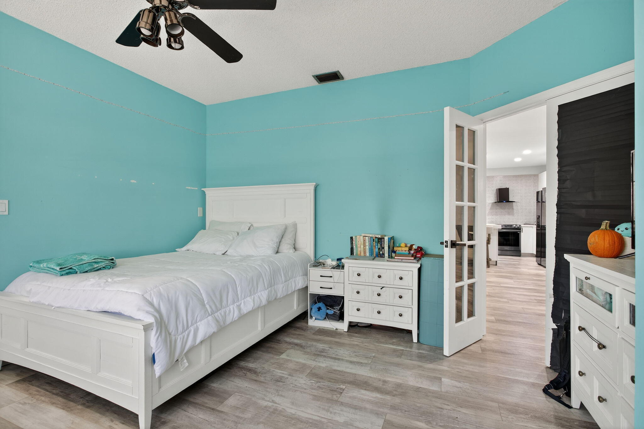 GLEN CONDOMINIUM 1 - Residential Lease