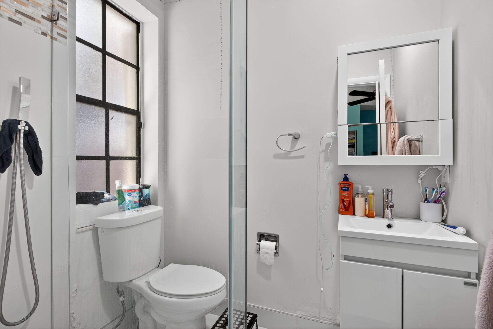 GLEN CONDOMINIUM 1 - Residential Lease