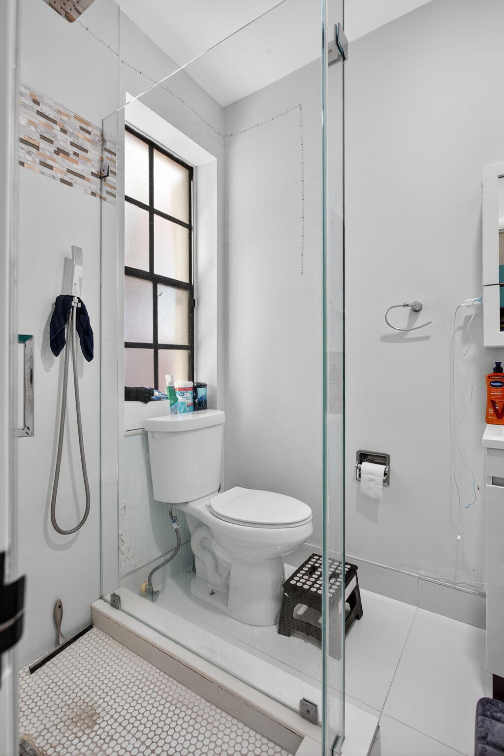GLEN CONDOMINIUM 1 - Residential Lease