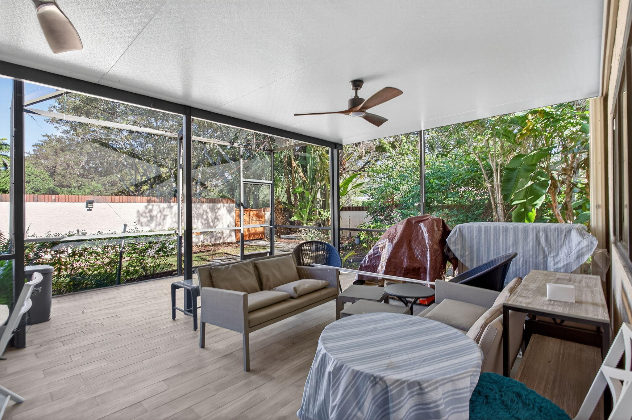 GLEN CONDOMINIUM 1 - Residential Lease