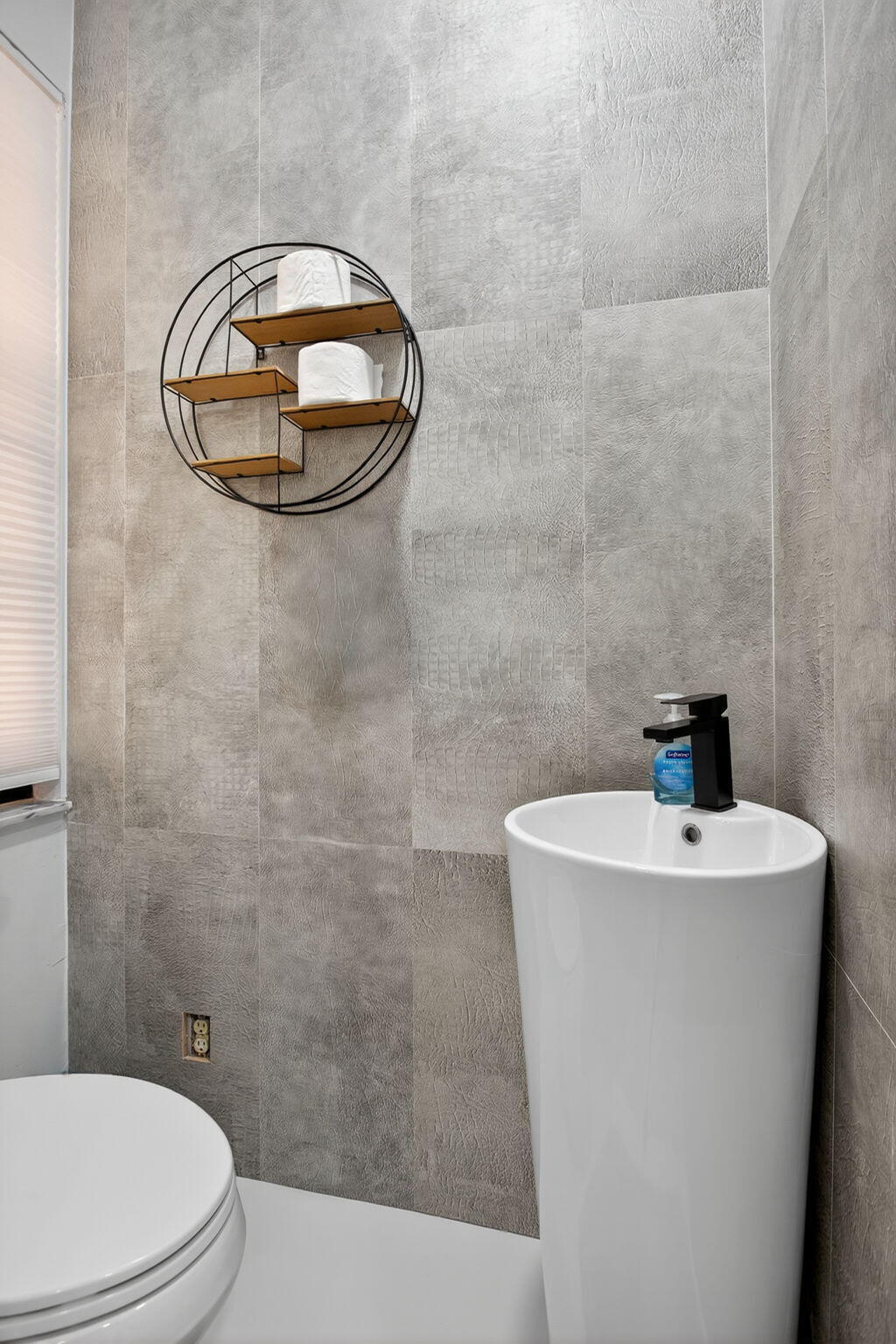 GLEN CONDOMINIUM 1 - Residential Lease