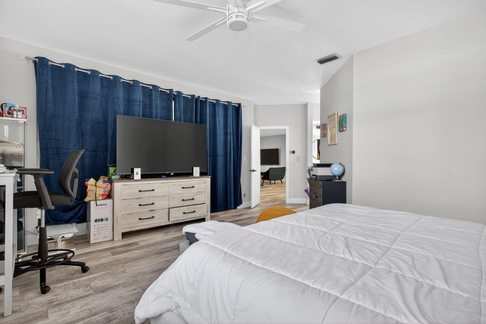 GLEN CONDOMINIUM 1 - Residential Lease