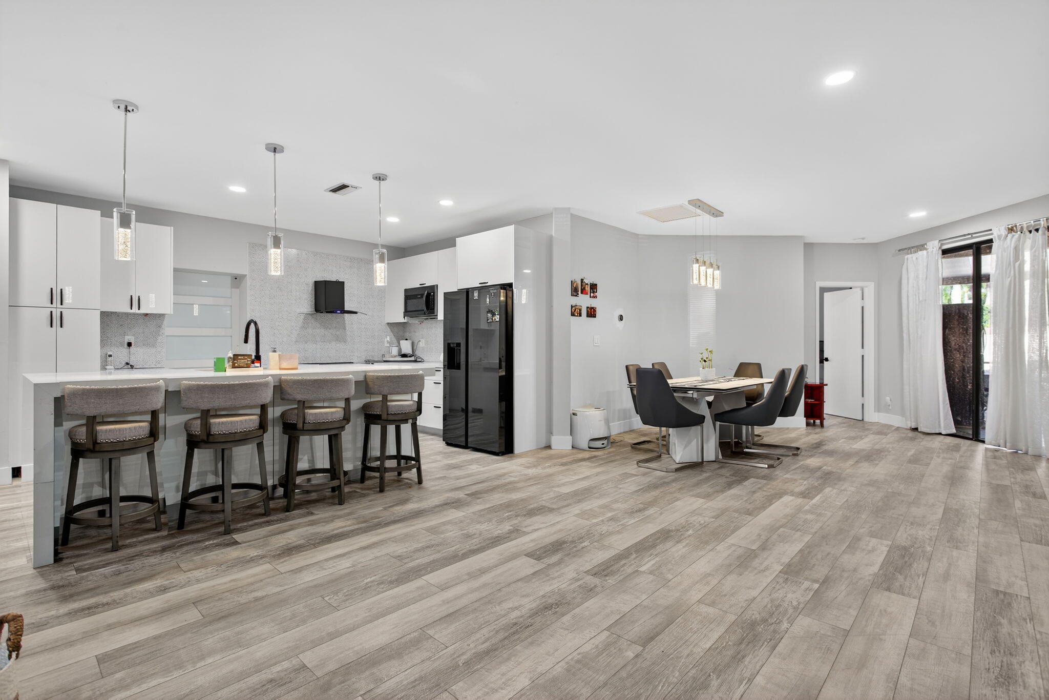 GLEN CONDOMINIUM 1 - Residential Lease
