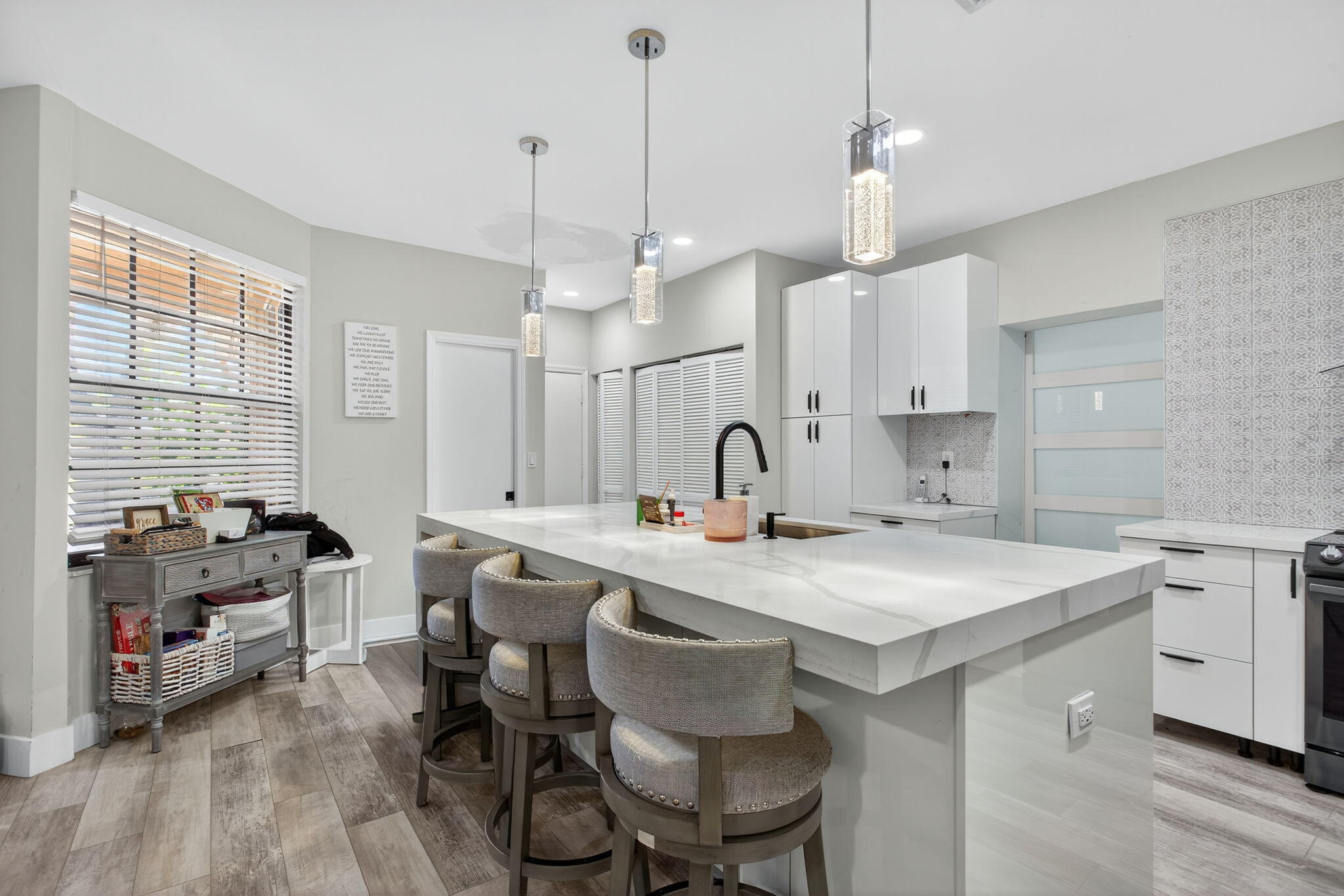 GLEN CONDOMINIUM 1 - Residential Lease