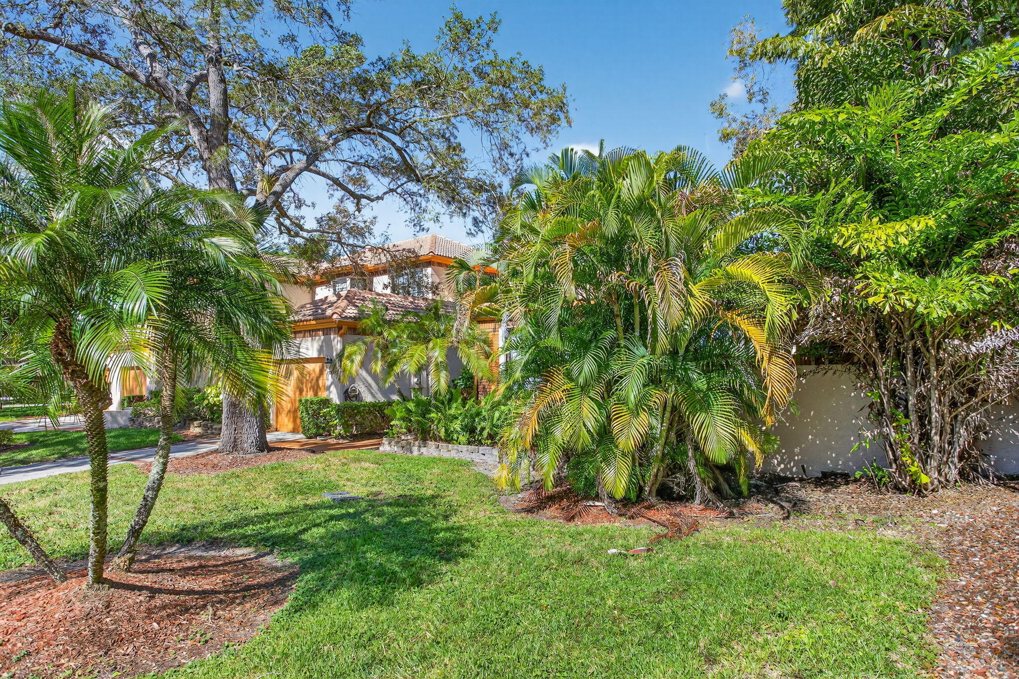 GLEN CONDOMINIUM 1 - Residential Lease