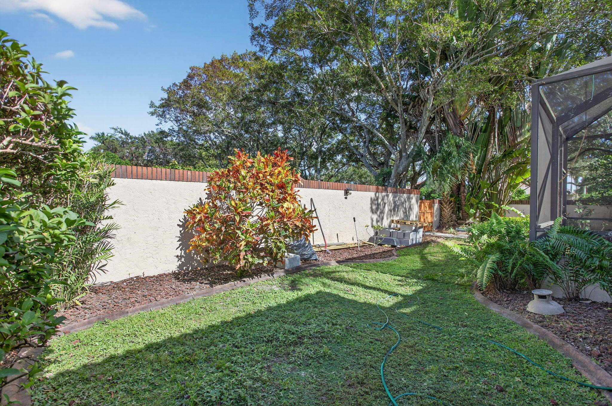 GLEN CONDOMINIUM 1 - Residential Lease