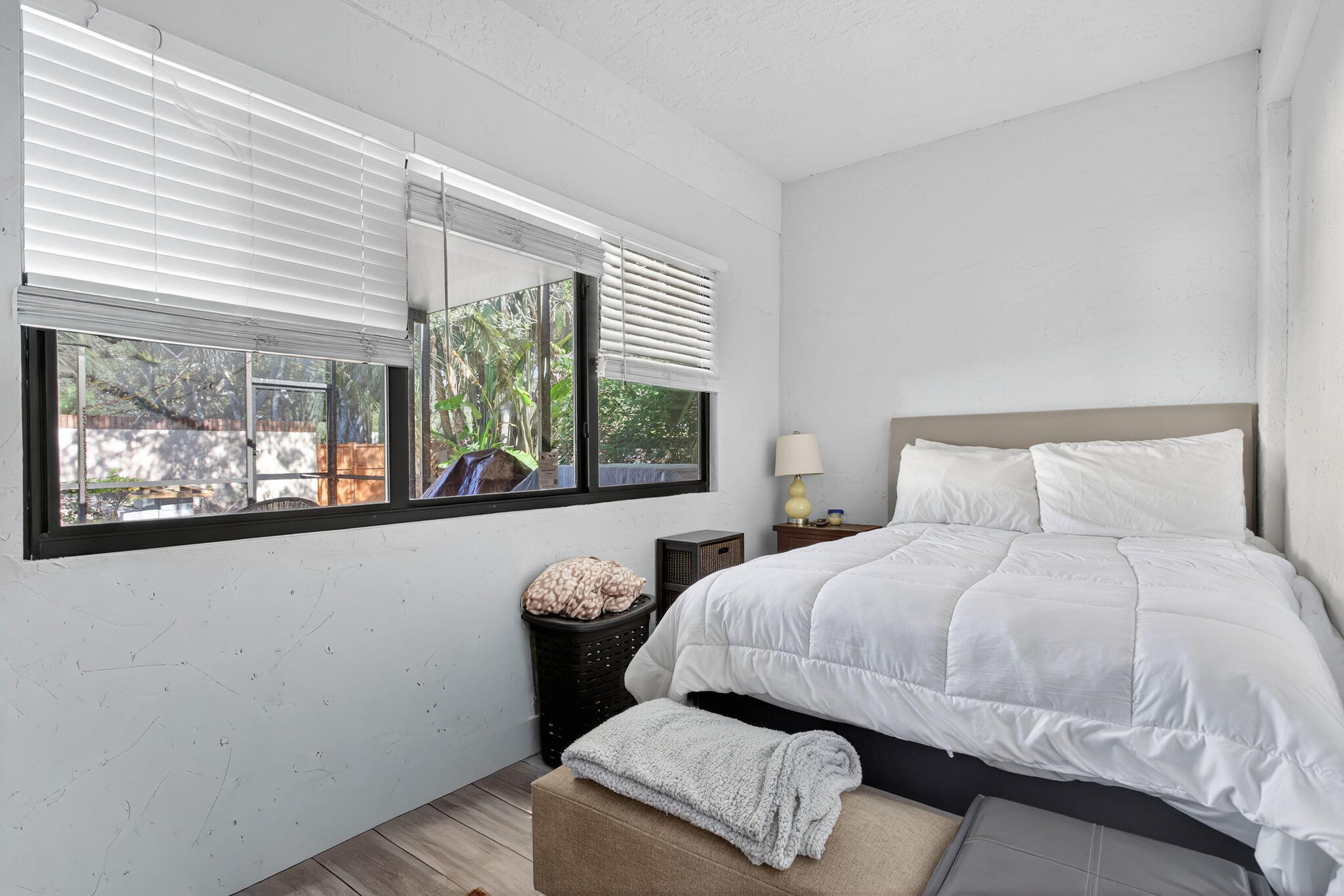 GLEN CONDOMINIUM 1 - Residential Lease