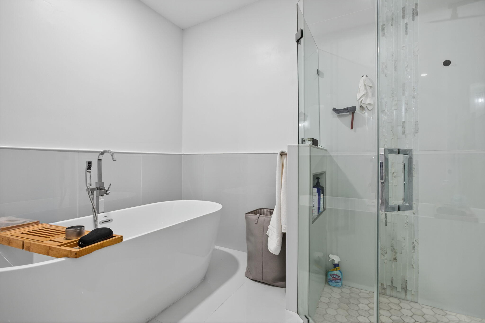 GLEN CONDOMINIUM 1 - Residential Lease