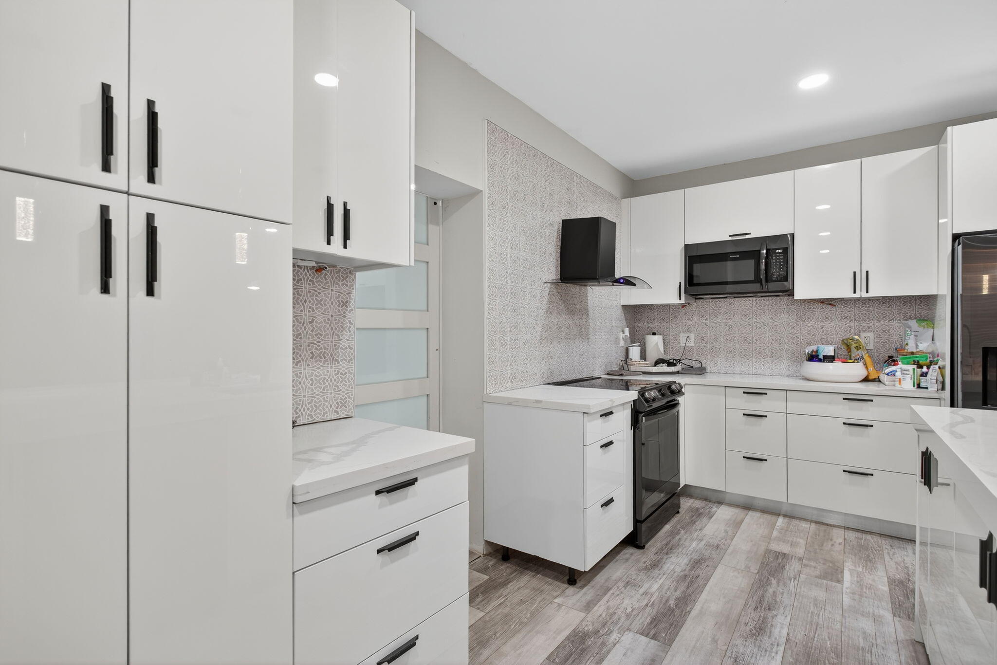 GLEN CONDOMINIUM 1 - Residential Lease