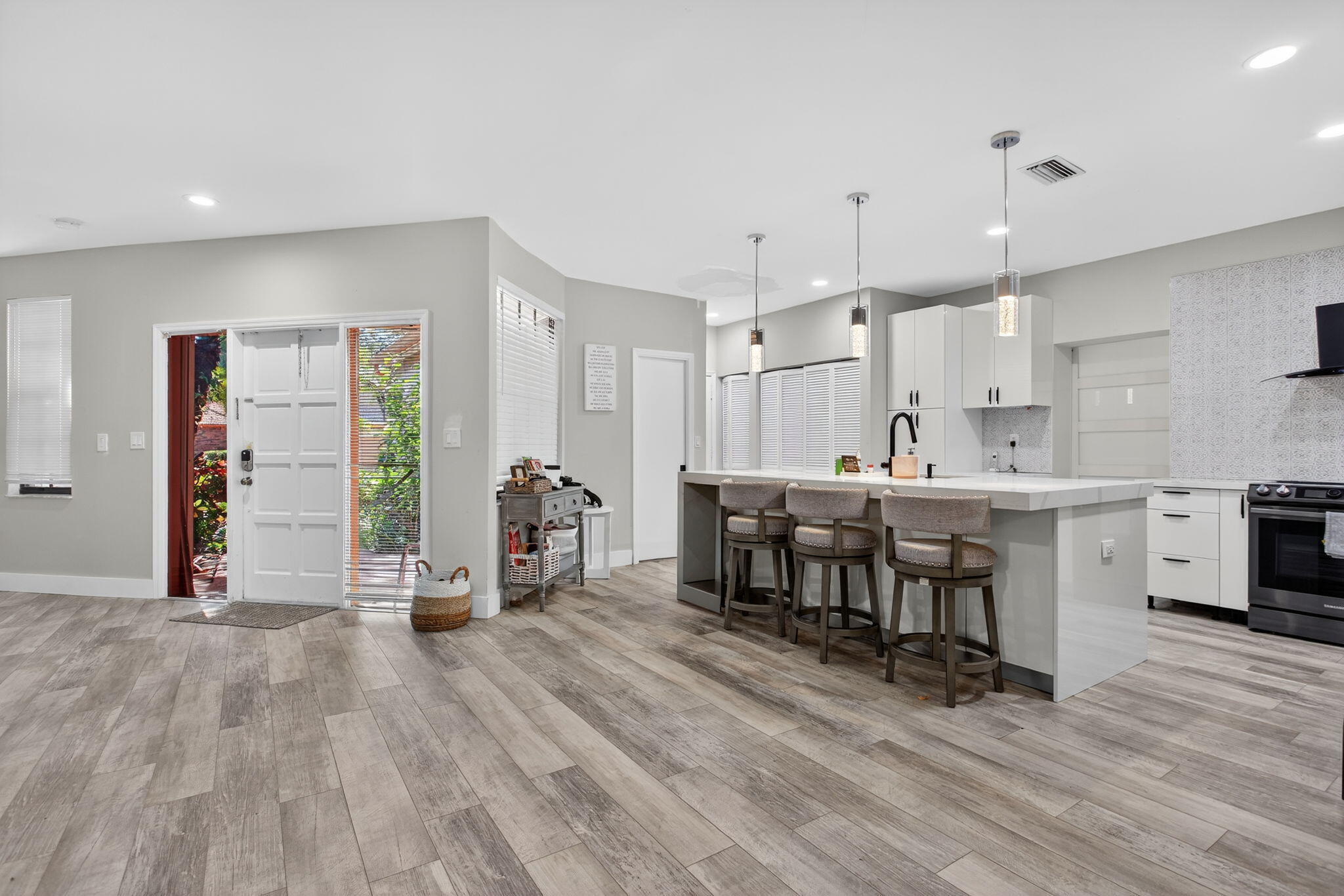 GLEN CONDOMINIUM 1 - Residential Lease