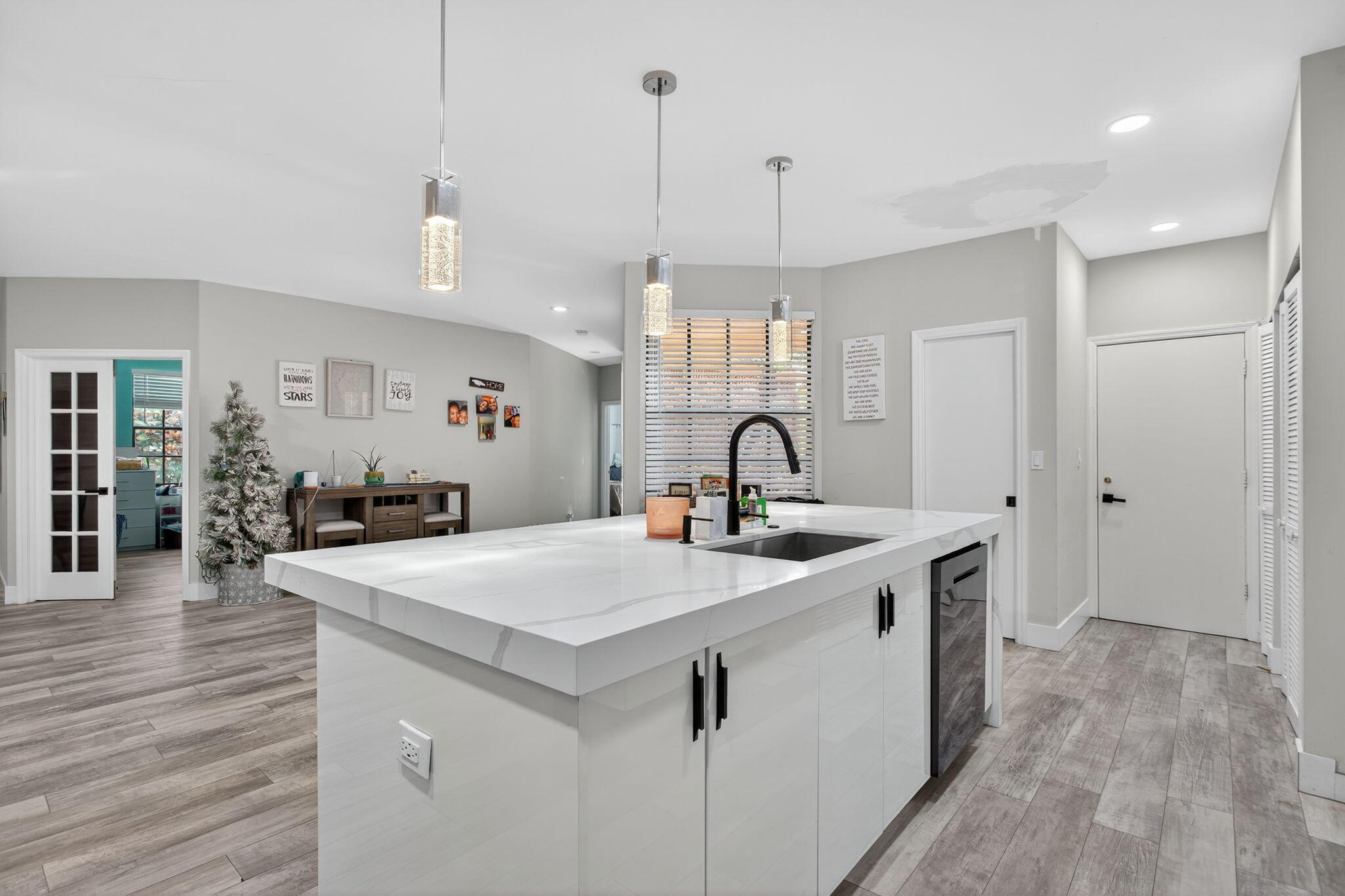 GLEN CONDOMINIUM 1 - Residential Lease