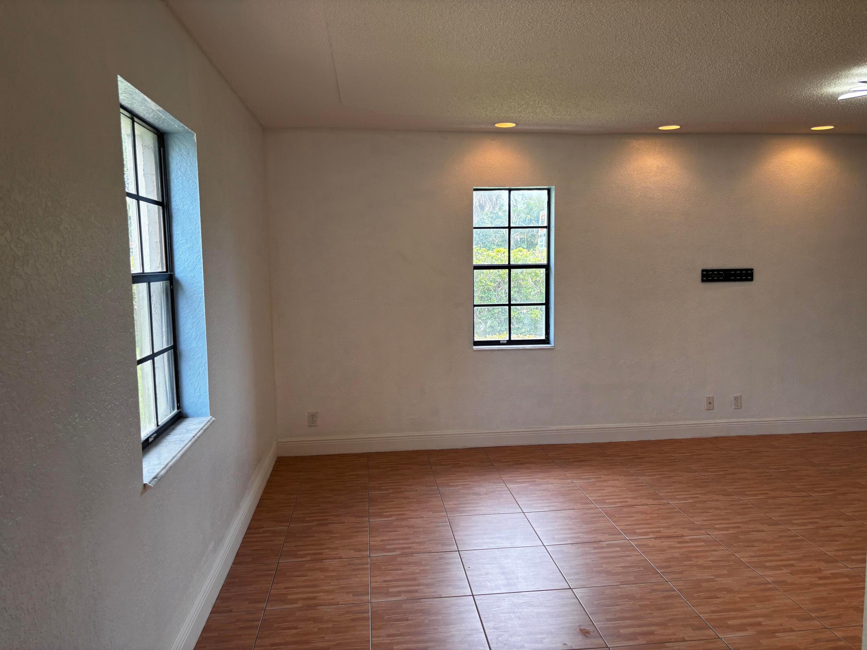 VALENCIA ESTATES - Residential