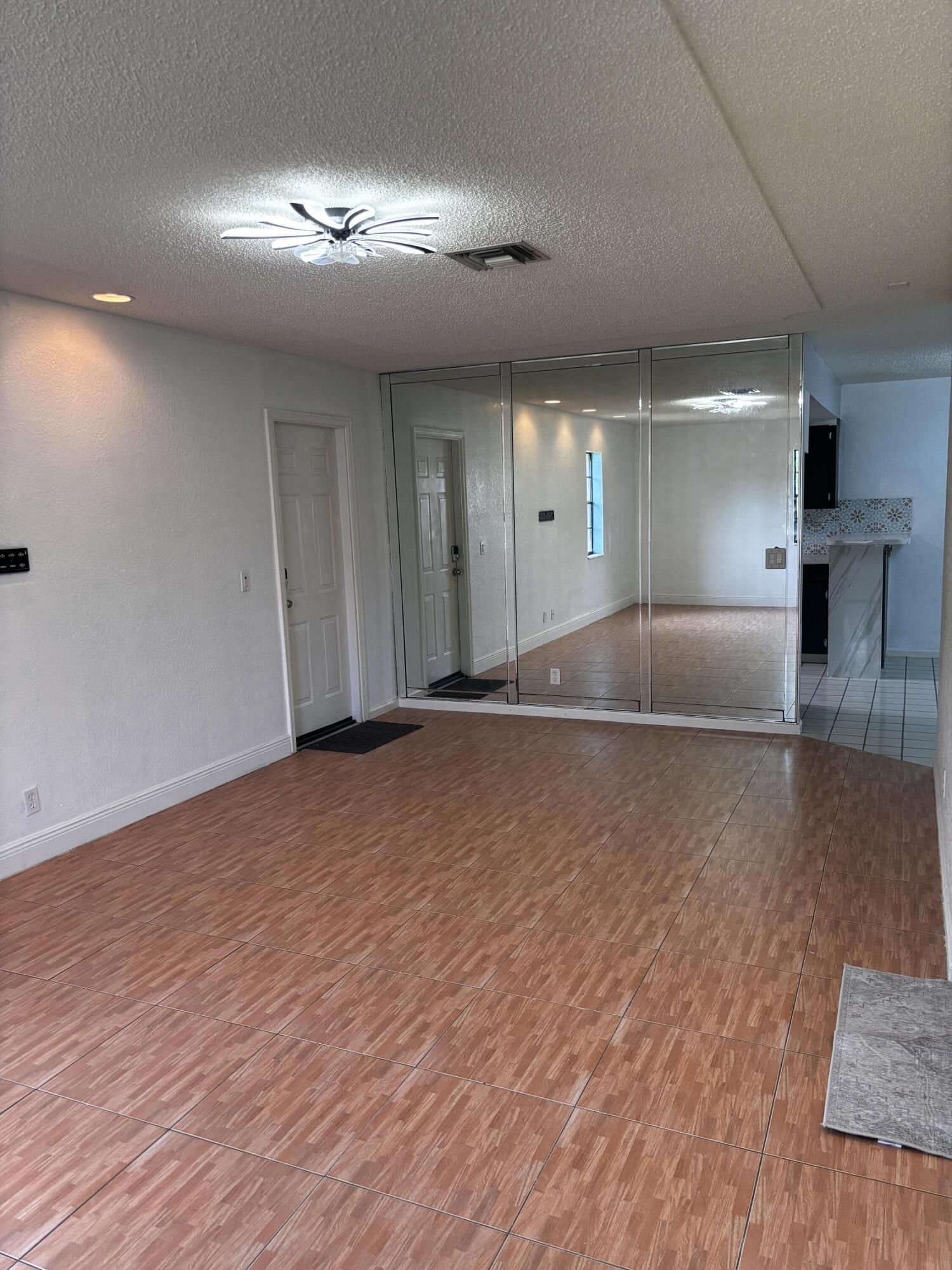 VALENCIA ESTATES - Residential