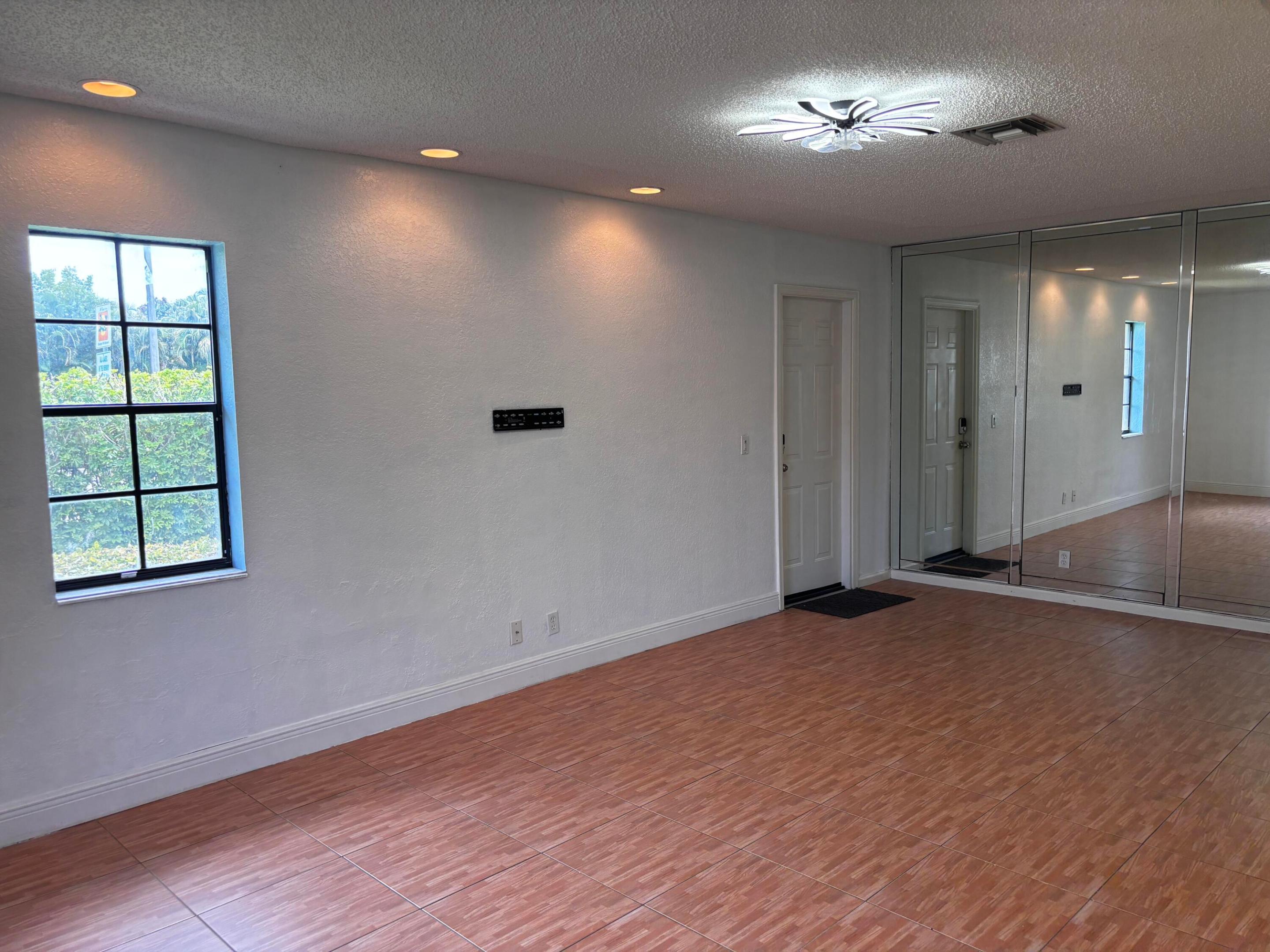 VALENCIA ESTATES - Residential