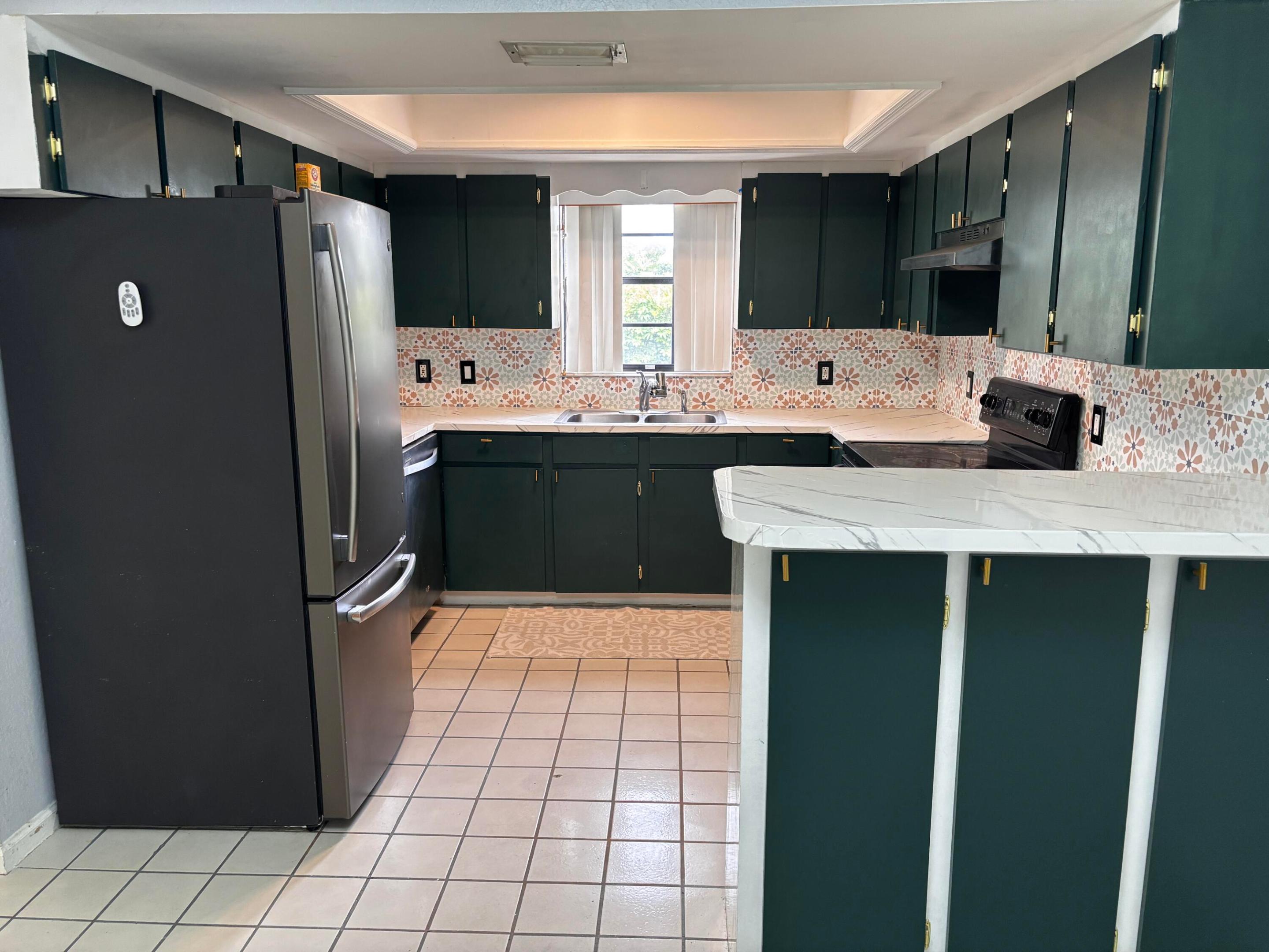 VALENCIA ESTATES - Residential
