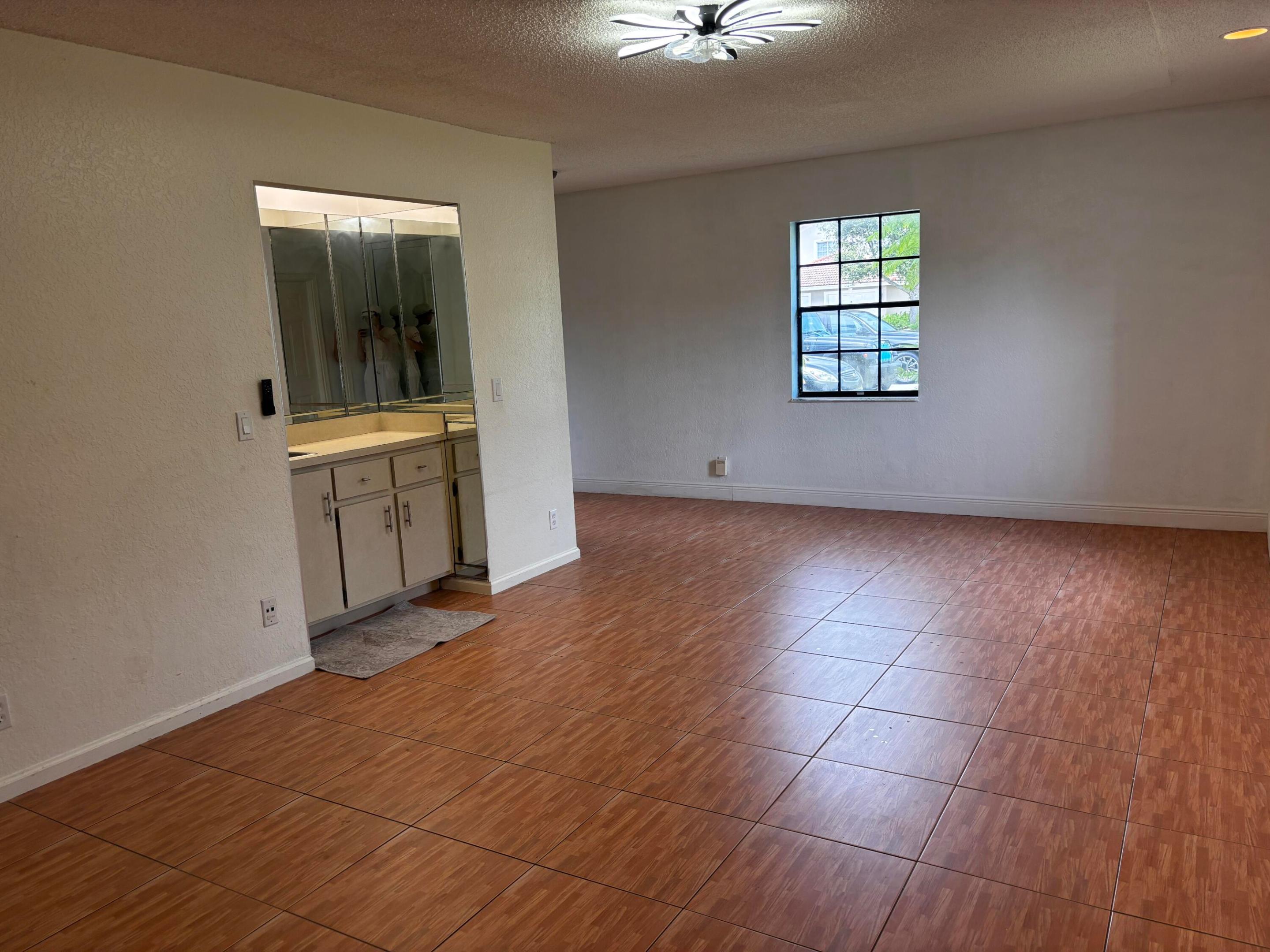 VALENCIA ESTATES - Residential