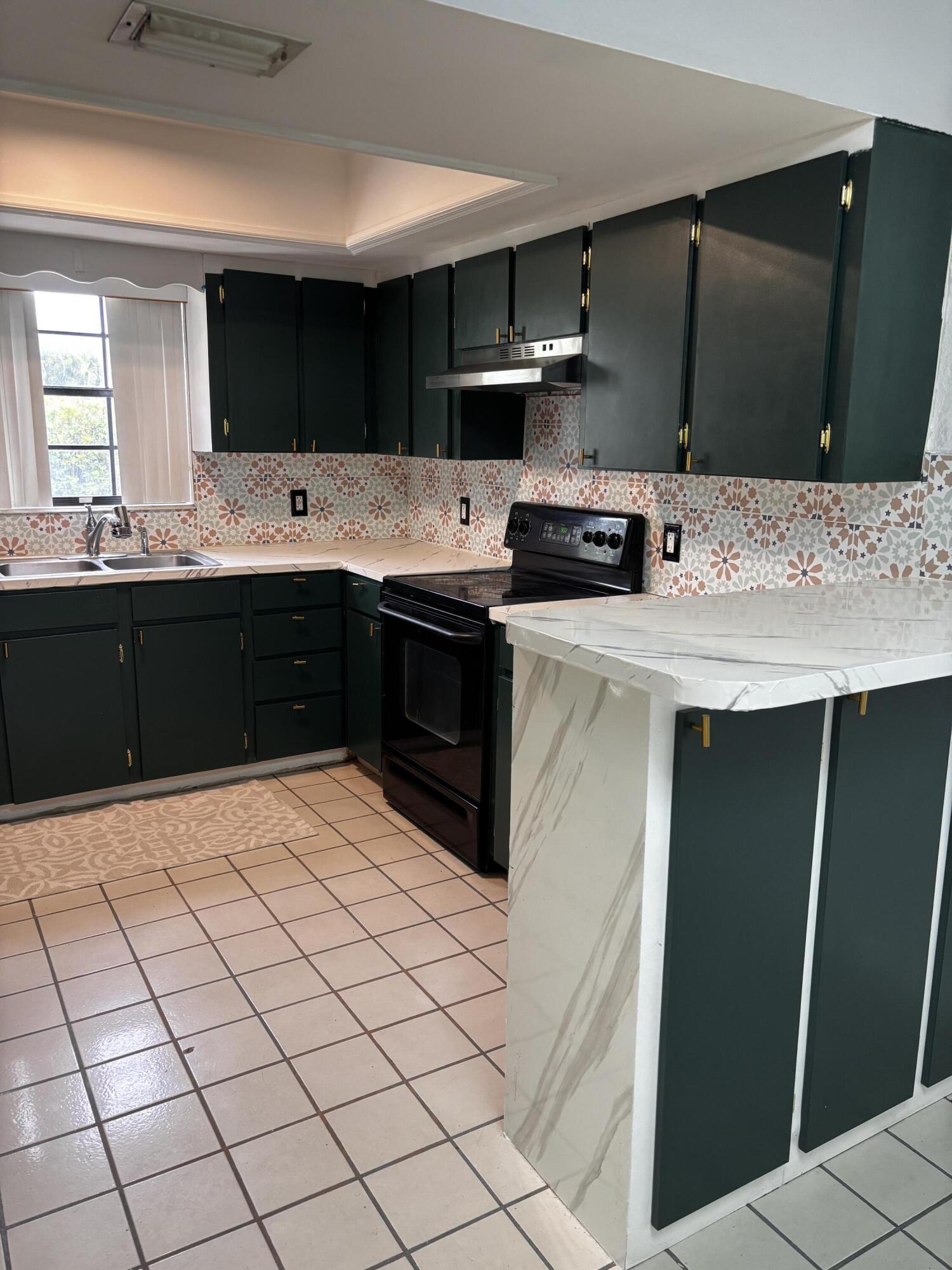 VALENCIA ESTATES - Residential
