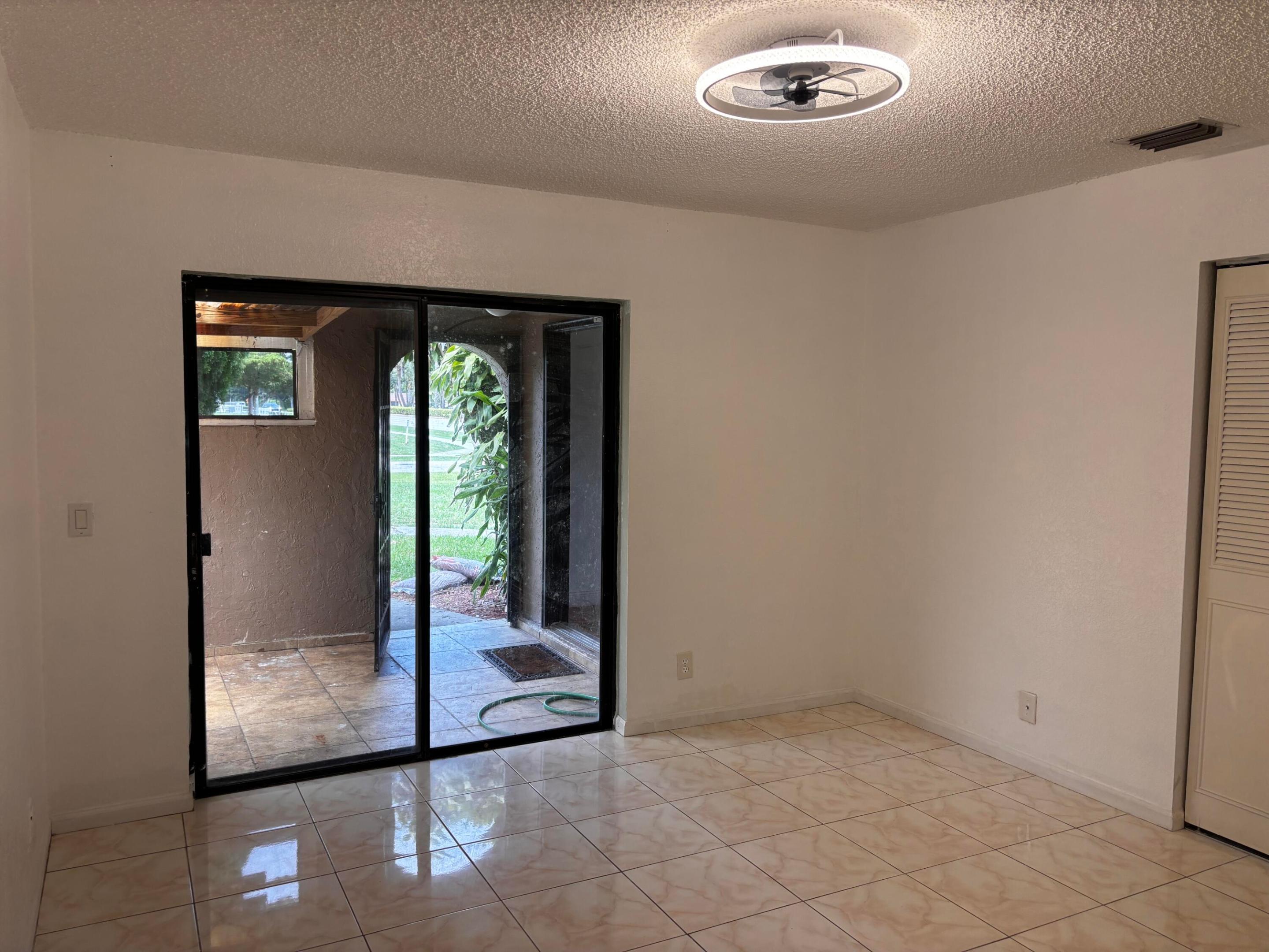 VALENCIA ESTATES - Residential