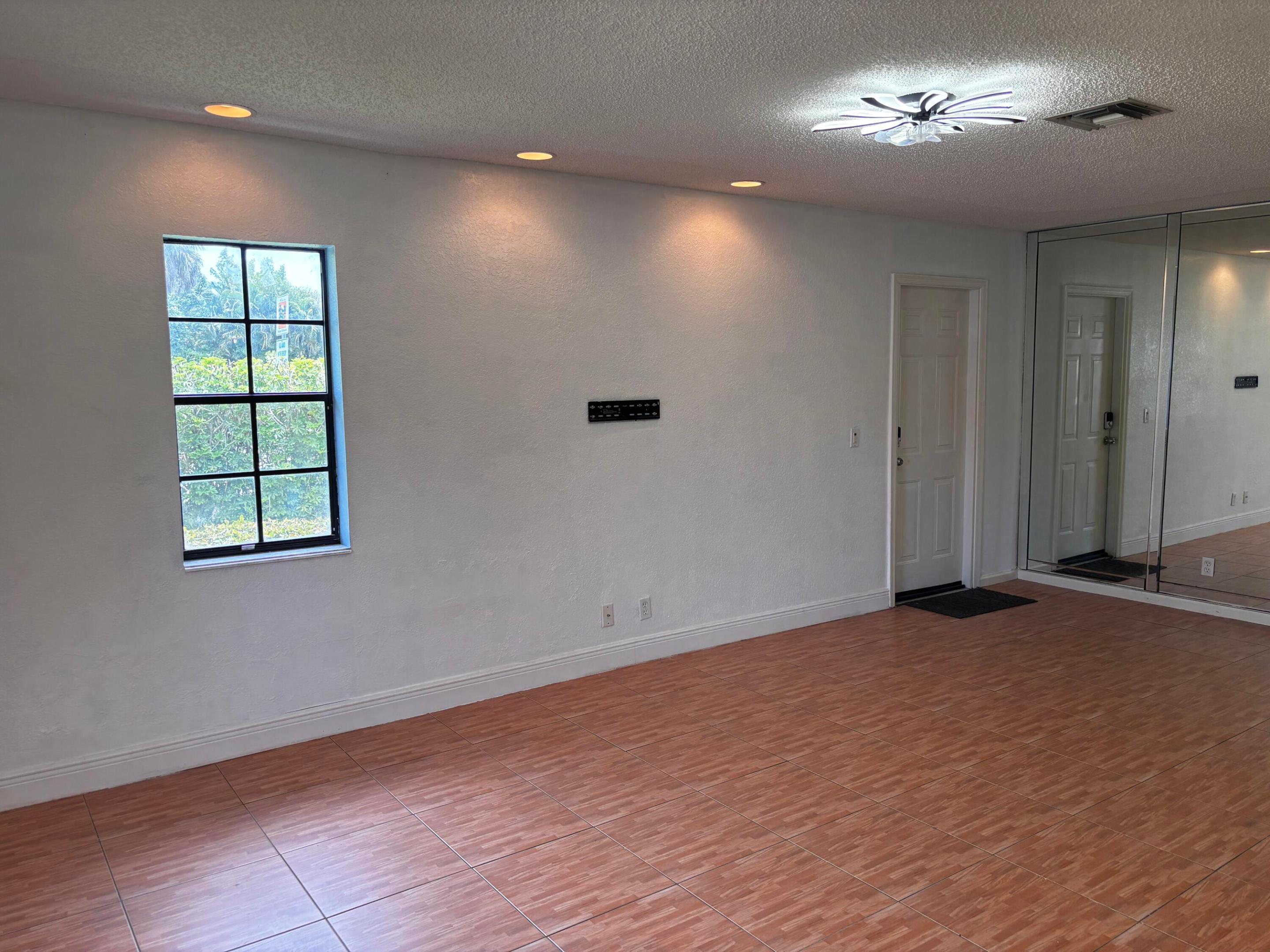 VALENCIA ESTATES - Residential
