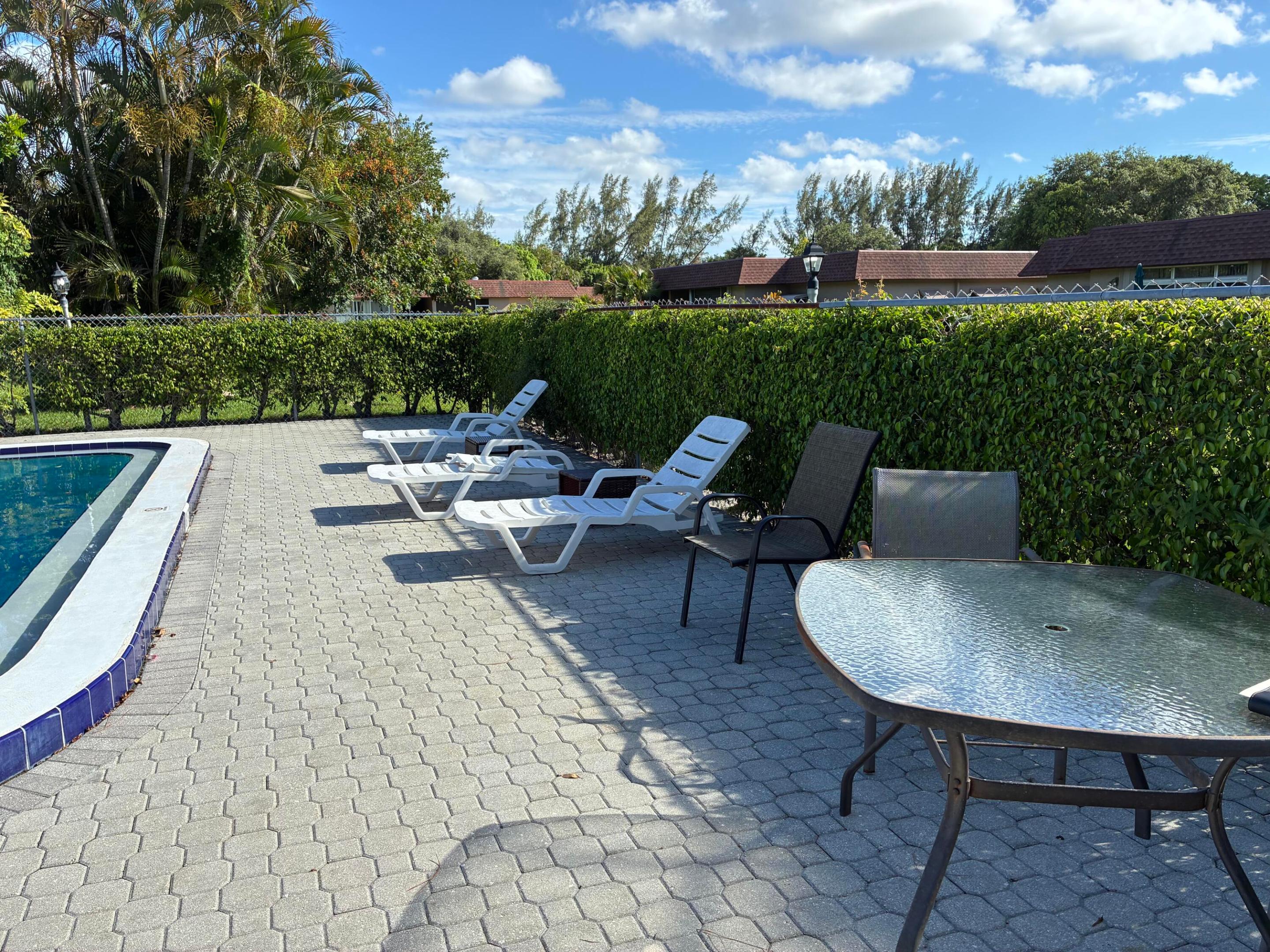 PALMLAND VILLAS I CONDO - Residential