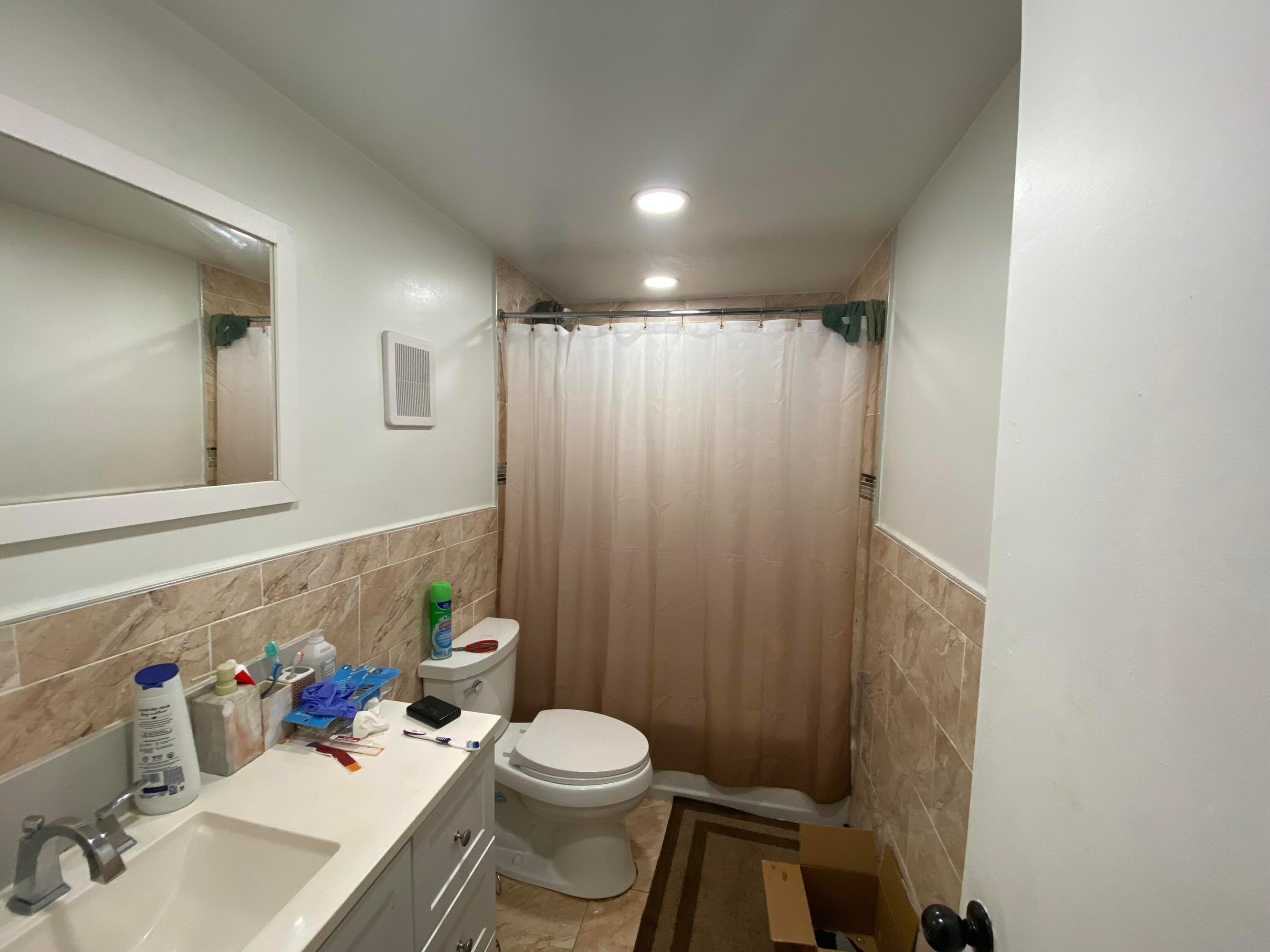 LAKESIDE MANOR SOUTH CONDO - Residential