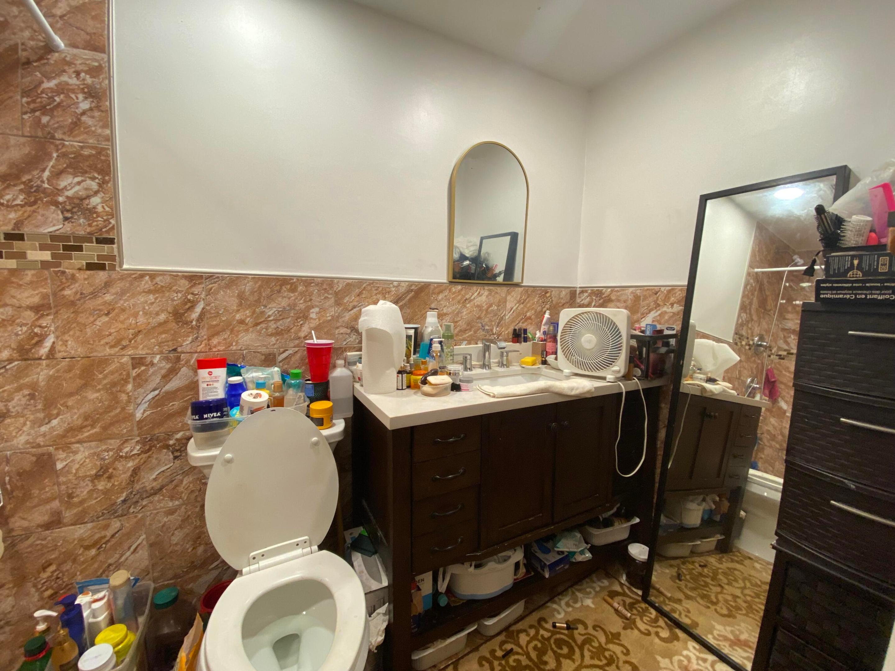 LAKESIDE MANOR SOUTH CONDO - Residential