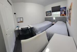 5150 HILLSBORO - Residential Lease
