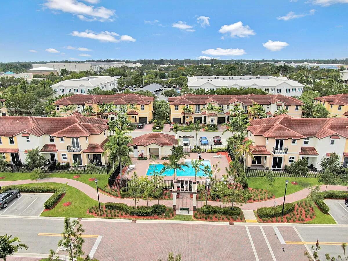 5150 HILLSBORO - Residential Lease