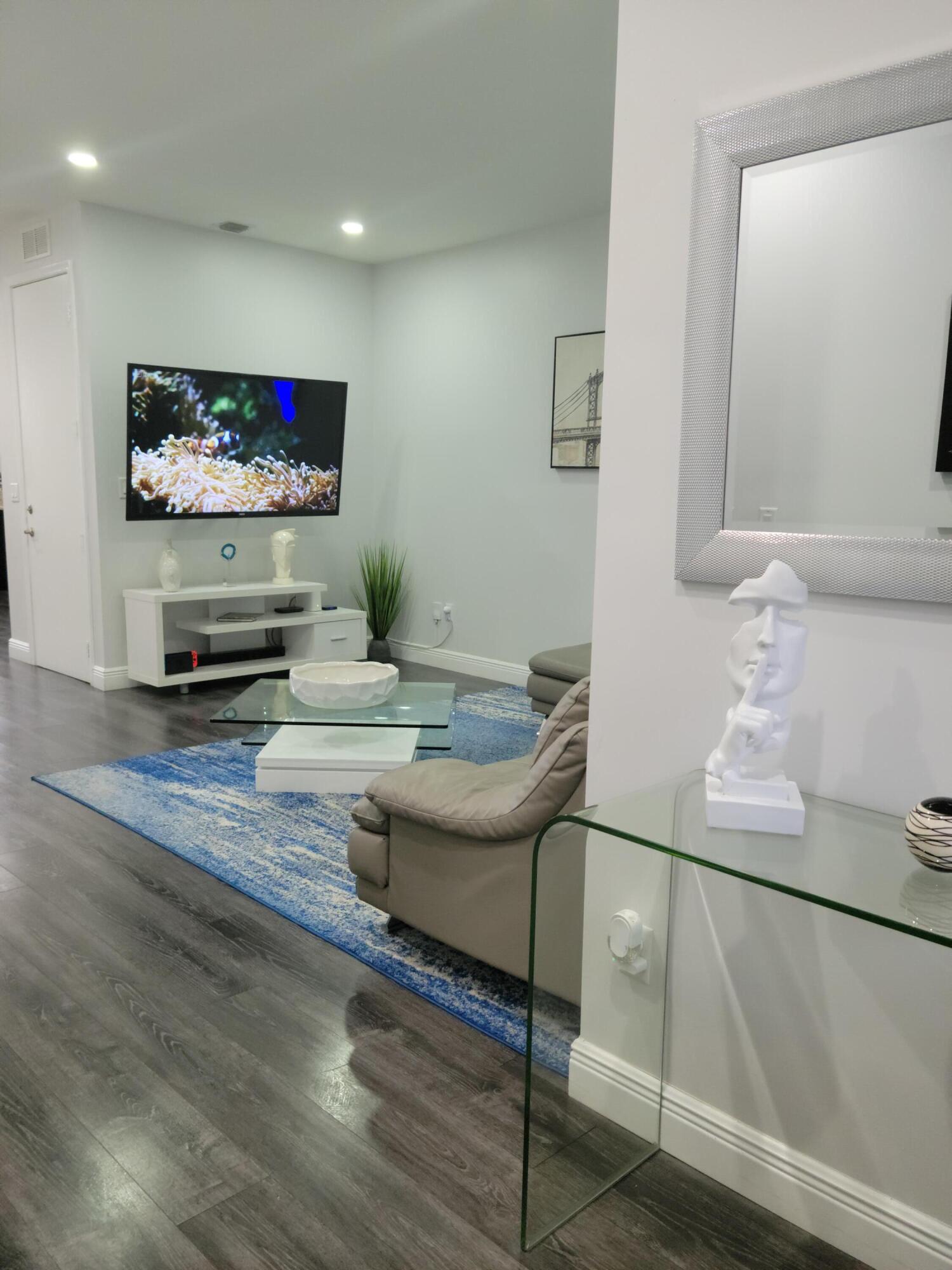 5150 HILLSBORO - Residential Lease