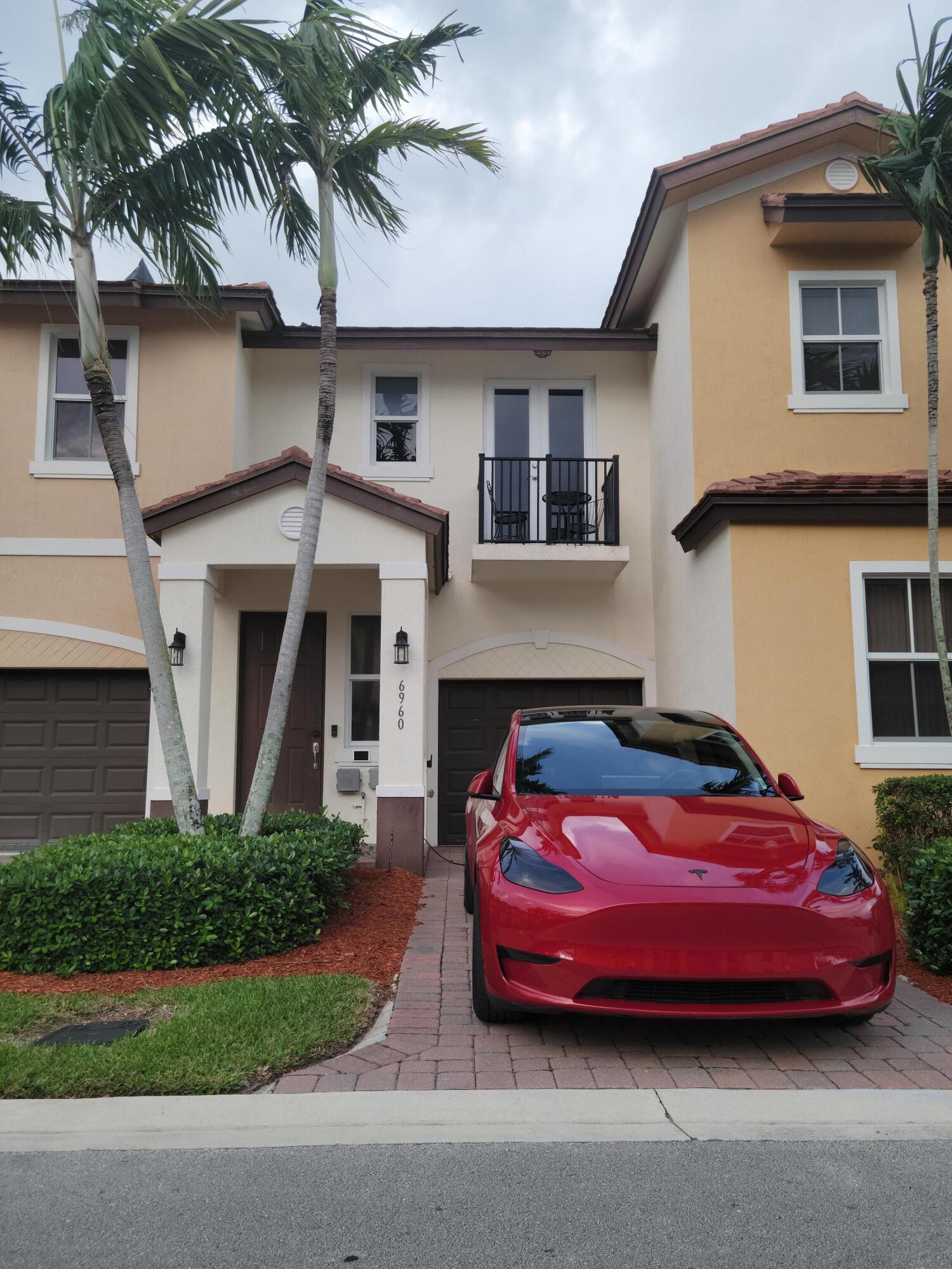 5150 HILLSBORO - Residential Lease