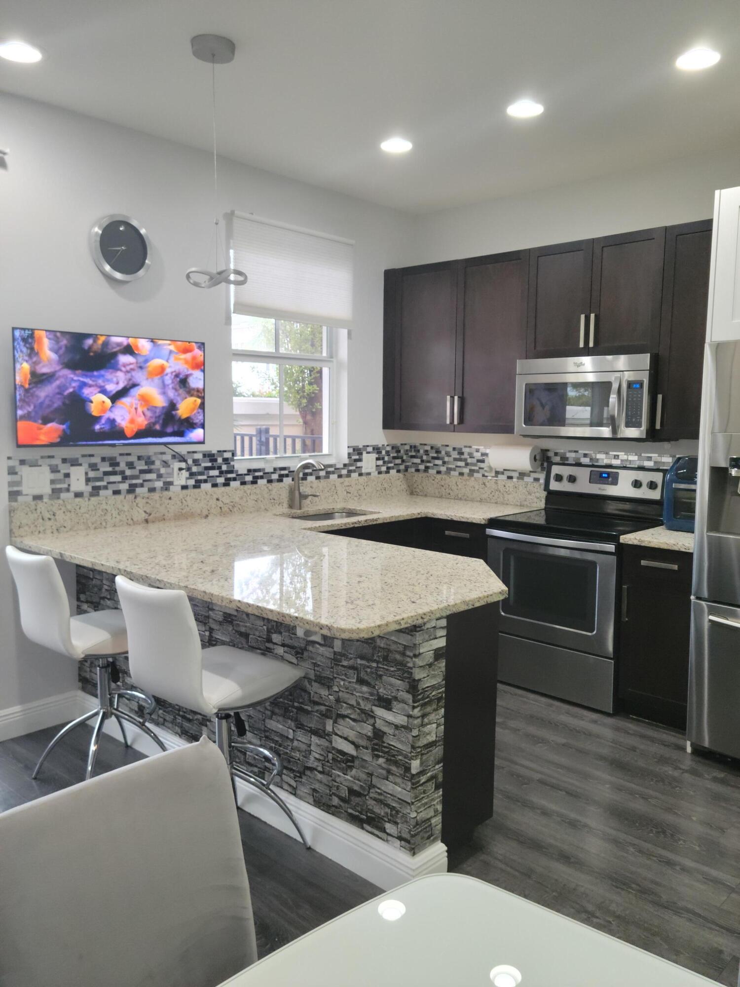 5150 HILLSBORO - Residential Lease