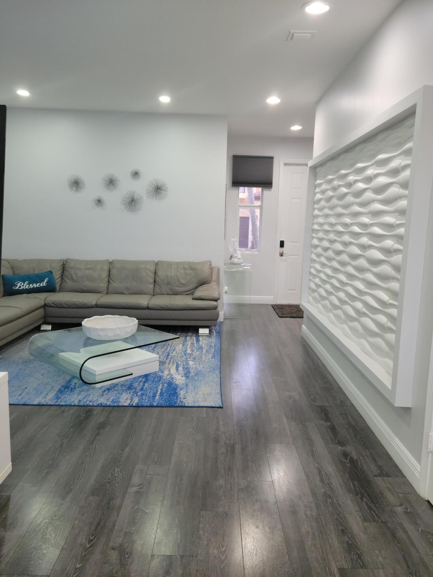 5150 HILLSBORO - Residential Lease