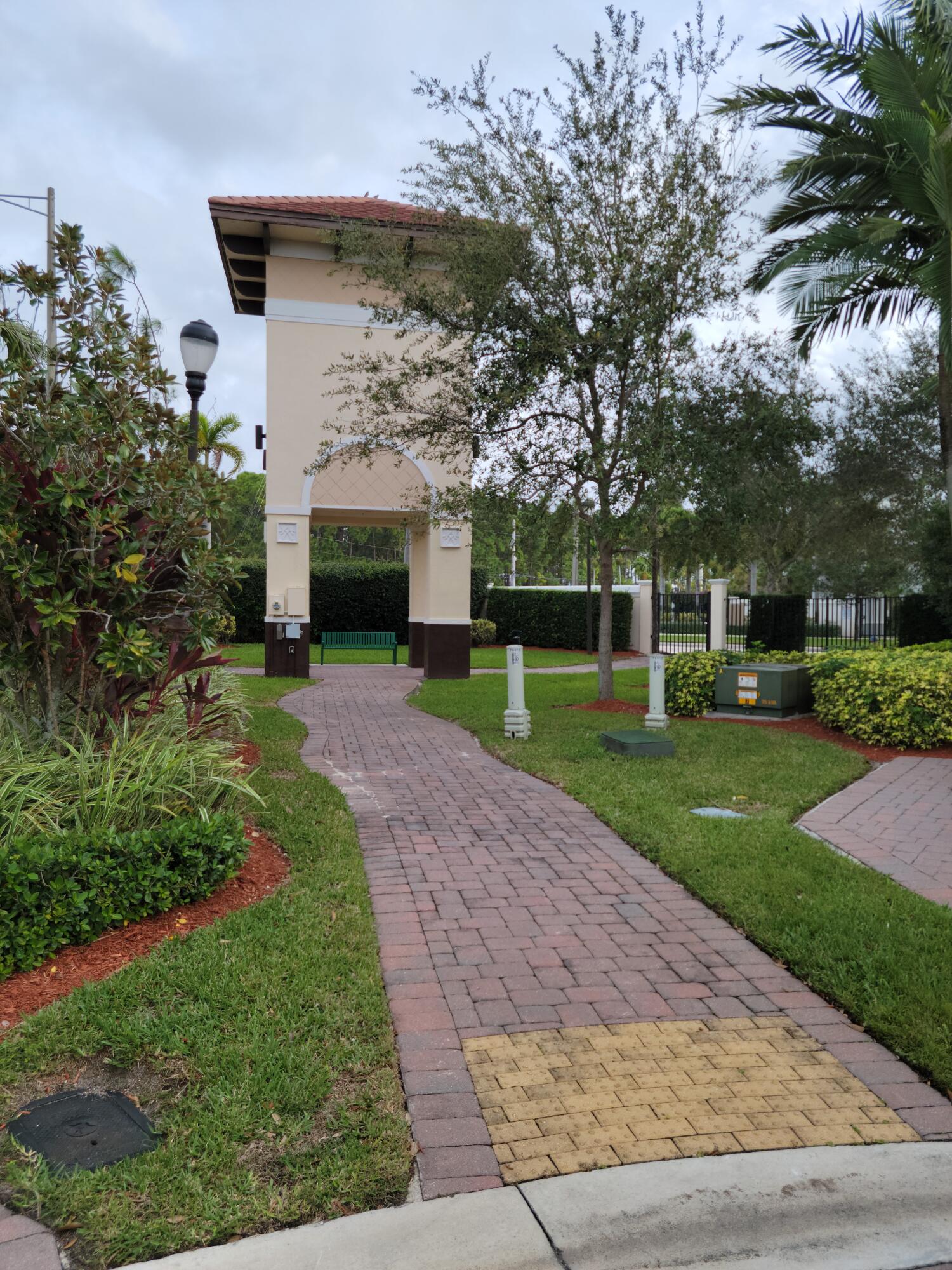 5150 HILLSBORO - Residential Lease