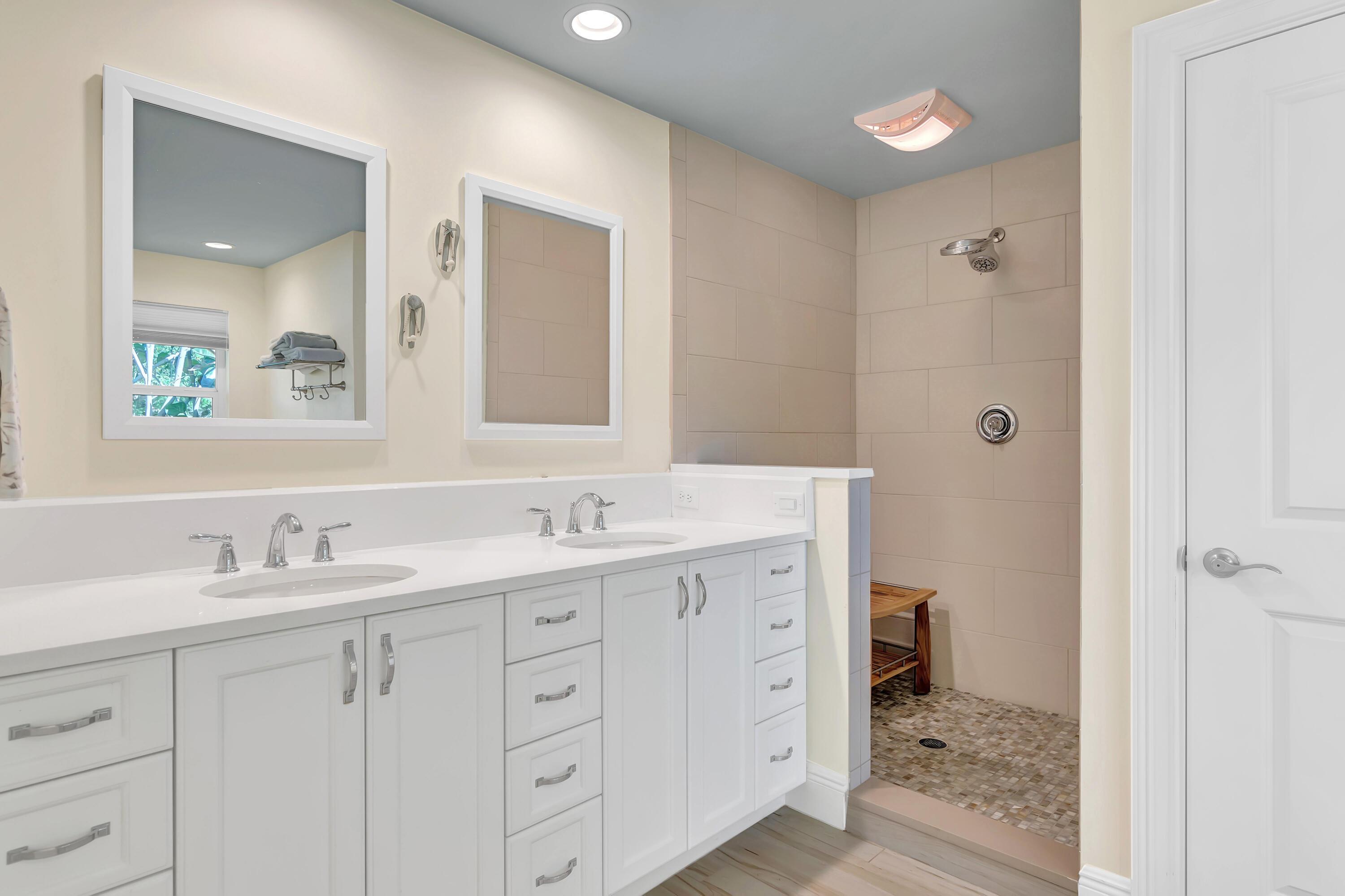 RIVER OAKS ESTATES UNIT 2 - Residential