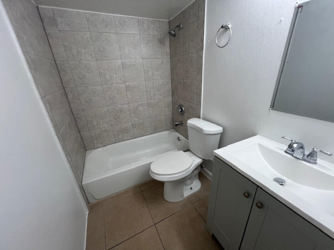 CITY SQUARE - Residential Lease