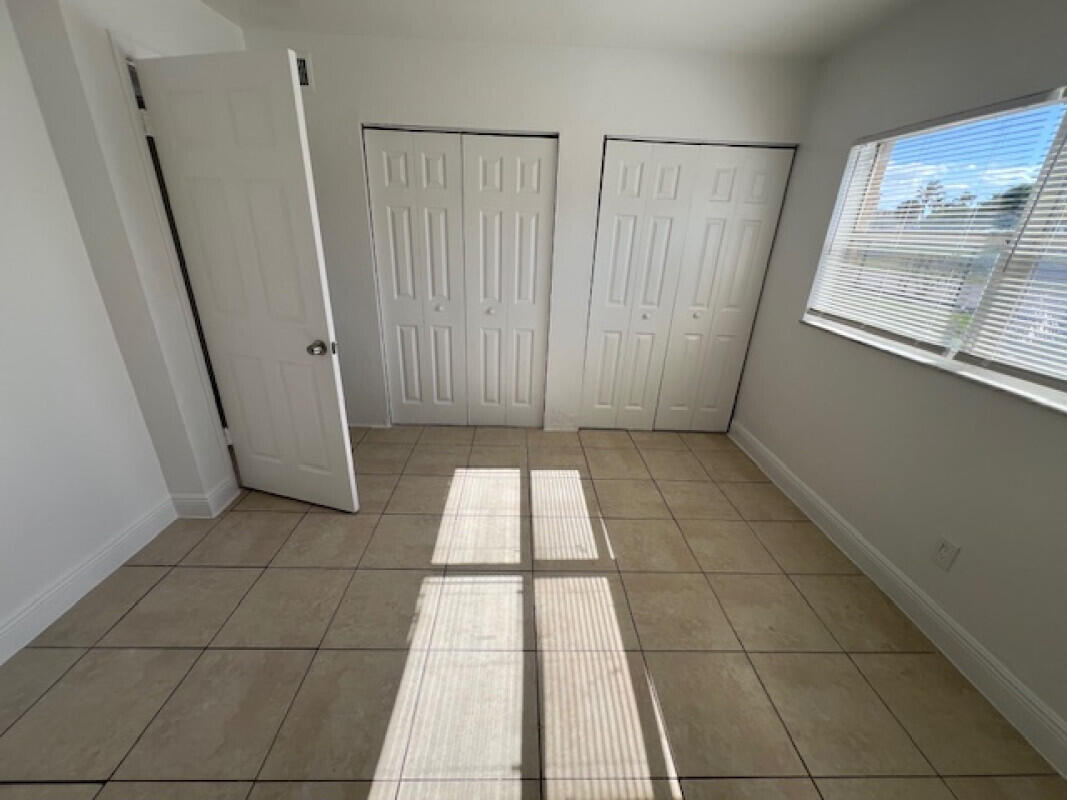 Prime location just a few blocks from the cityplace, Intercoastal, beach, restaurants - The perfect 1/1 in West Palm Beach! Discover our spacious one bedroom apartment in the heart of West Palm Beach, thoughtfully designed for comfortable and modern living. Each residence offers a bright and inviting living space, perfect for relaxing or entertaining, and is move-in ready for your convenience. Enjoy unbeatable proximity to some of the area's most desirable destinations. Just steps away, you'll find The Square (formerly CityPlace), featuring a vibrant mix of retail shops, boutiques, and gourmet dining options.  You're also within walking or biking distance to Clematis Street, known for its lively atmosphere, restaurants, and entertainment. Outdoor enthusiasts will appreciate being only minutes from the scenic Intracoastal Waterway, ideal for peaceful morning jogs or evening strolls with beautiful waterfront views. Plus, the pristine shores of Palm Beach are just a short drive or bike ride away, offering the perfect escape for sunbathing, swimming, and water activities. With easy access to shopping, parks, downtown attractions, and the beach, this community offers the perfect balance of convenience and lifestyle in one of South Florida's most sought-after locations.