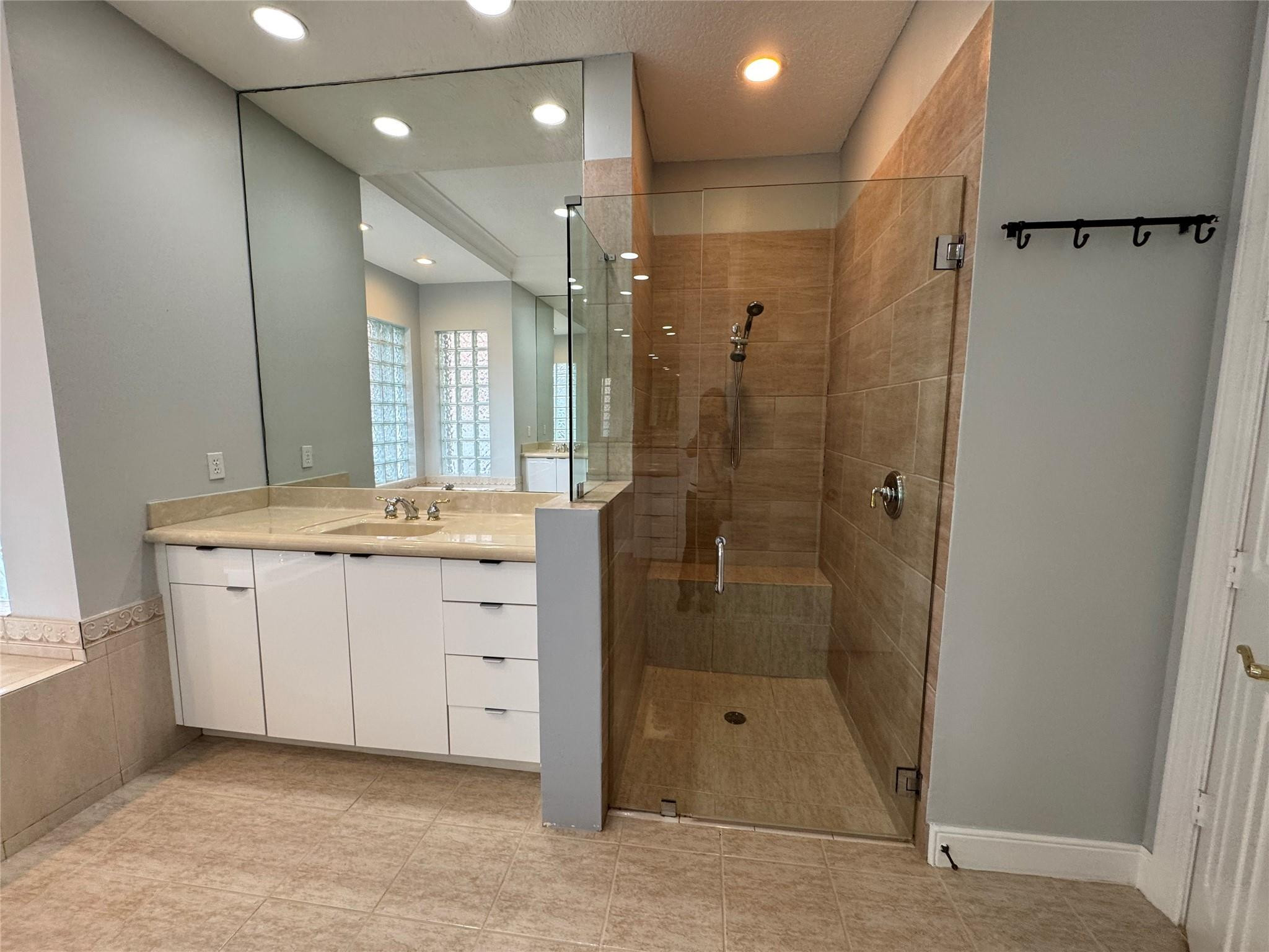 ENCLAVE 2ND SECTION - Residential Lease