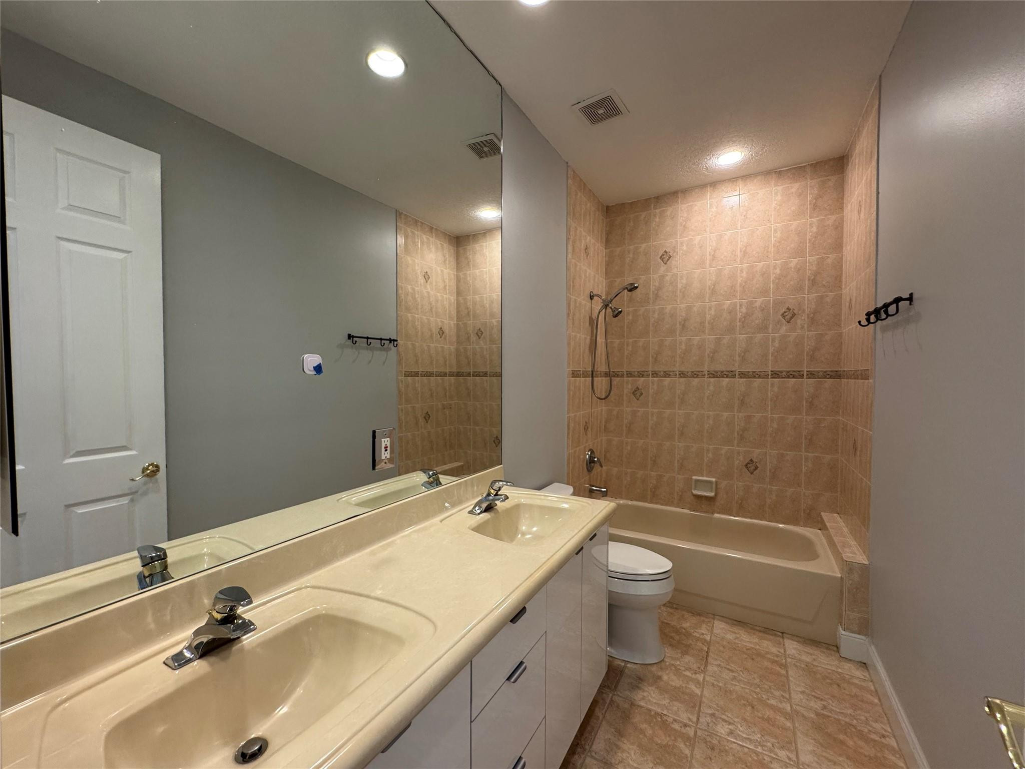 ENCLAVE 2ND SECTION - Residential Lease